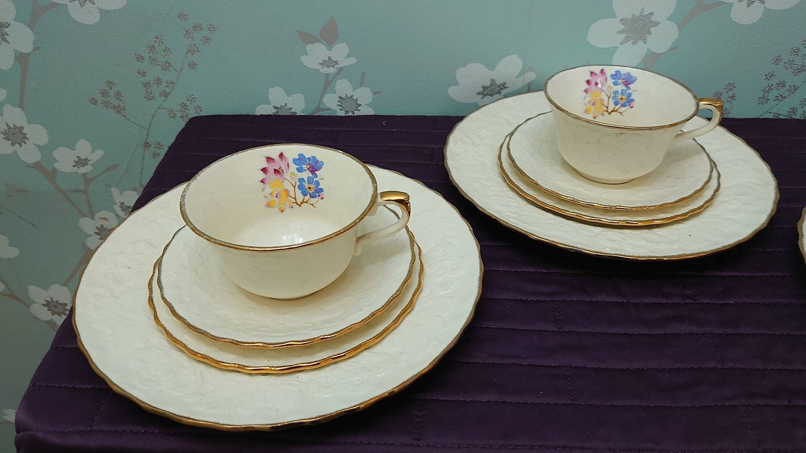 Alfred Meakin Tea And Side Plate Set   16 Pieces   Offwhite And Painted Cornflowers   Good Condition photo Home Decor