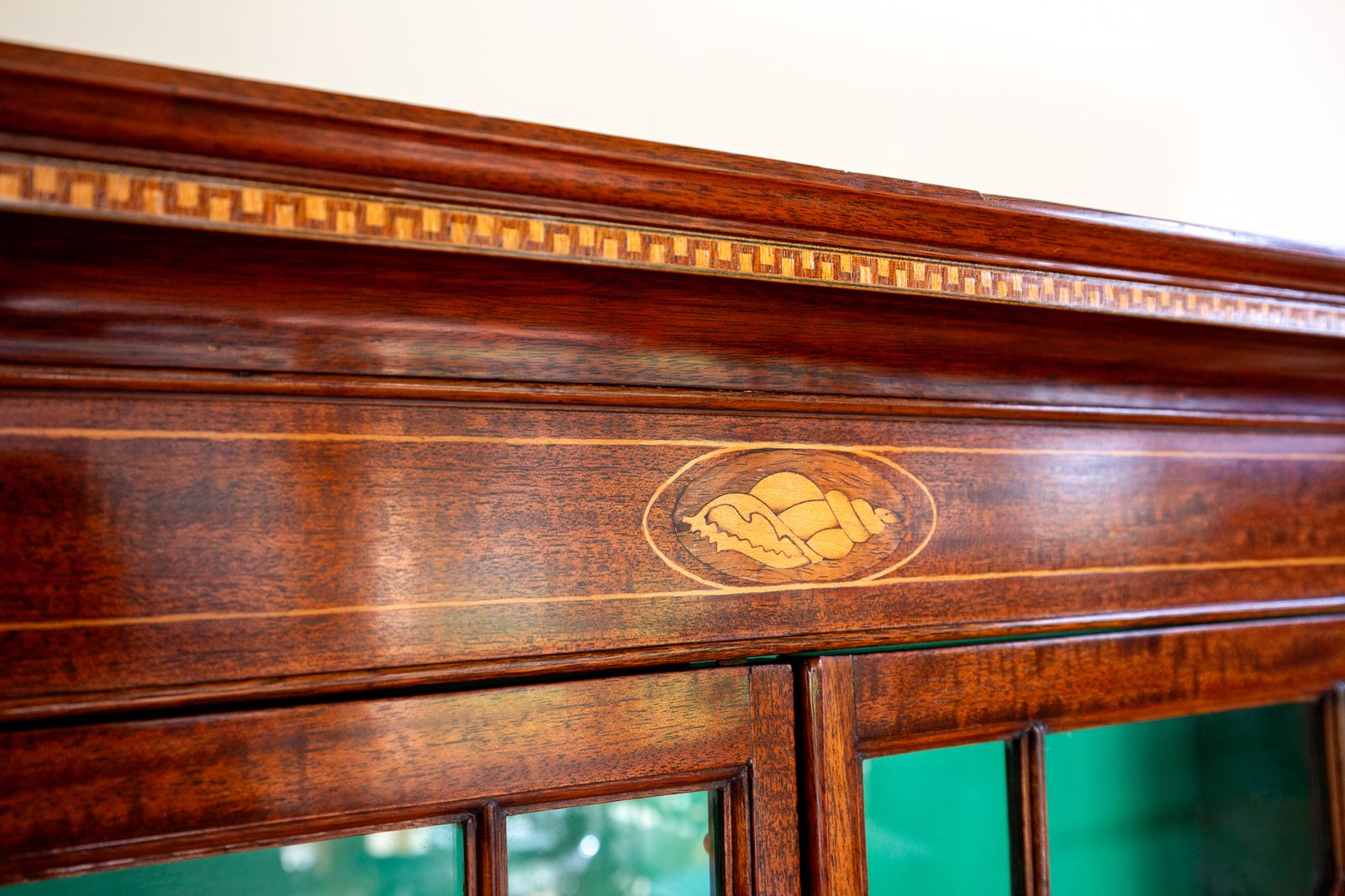 photo furniture Fine Antique Glazed Cabinet And Consol.E Tabl.E Matching Set Inlaid Mahogany Astragal Glass Edwardia.N Victoria.N Hallway Living Room