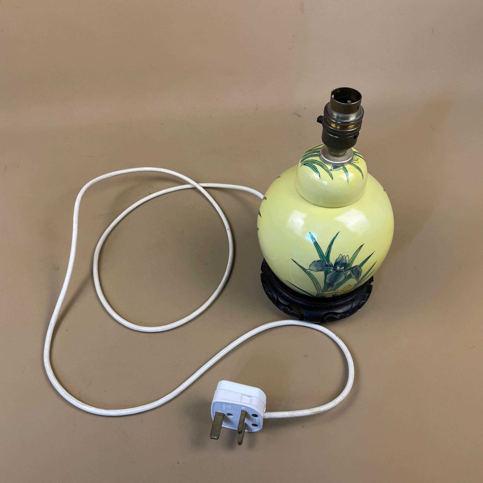 photo for sale Vintage Ceramic Lamp Light Bedside Table Hand Painted Chinese Floral Design Pattern Wood Base Oriental Vase Yellow Antique Brass Ginger Jar