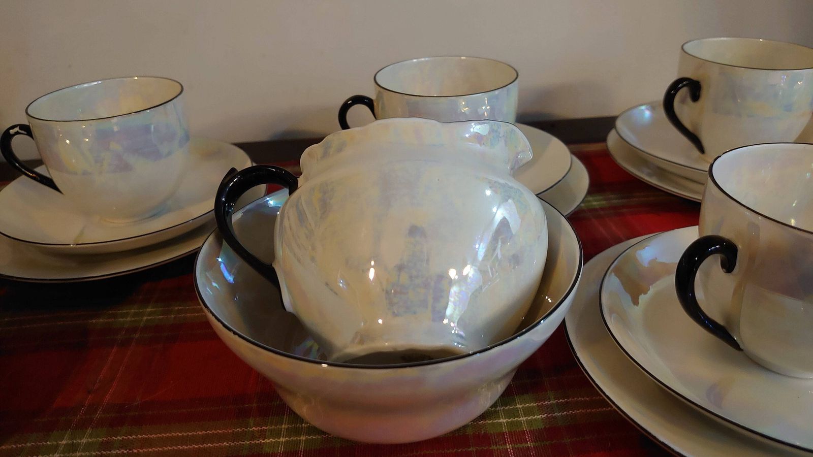 6 Pearlescent Tea Cups, Saucers And Sideplates With A Sugar Bowl & Creamer   Very Good To Excellent Condition   Czech Slovak Ceramic photo vinterior