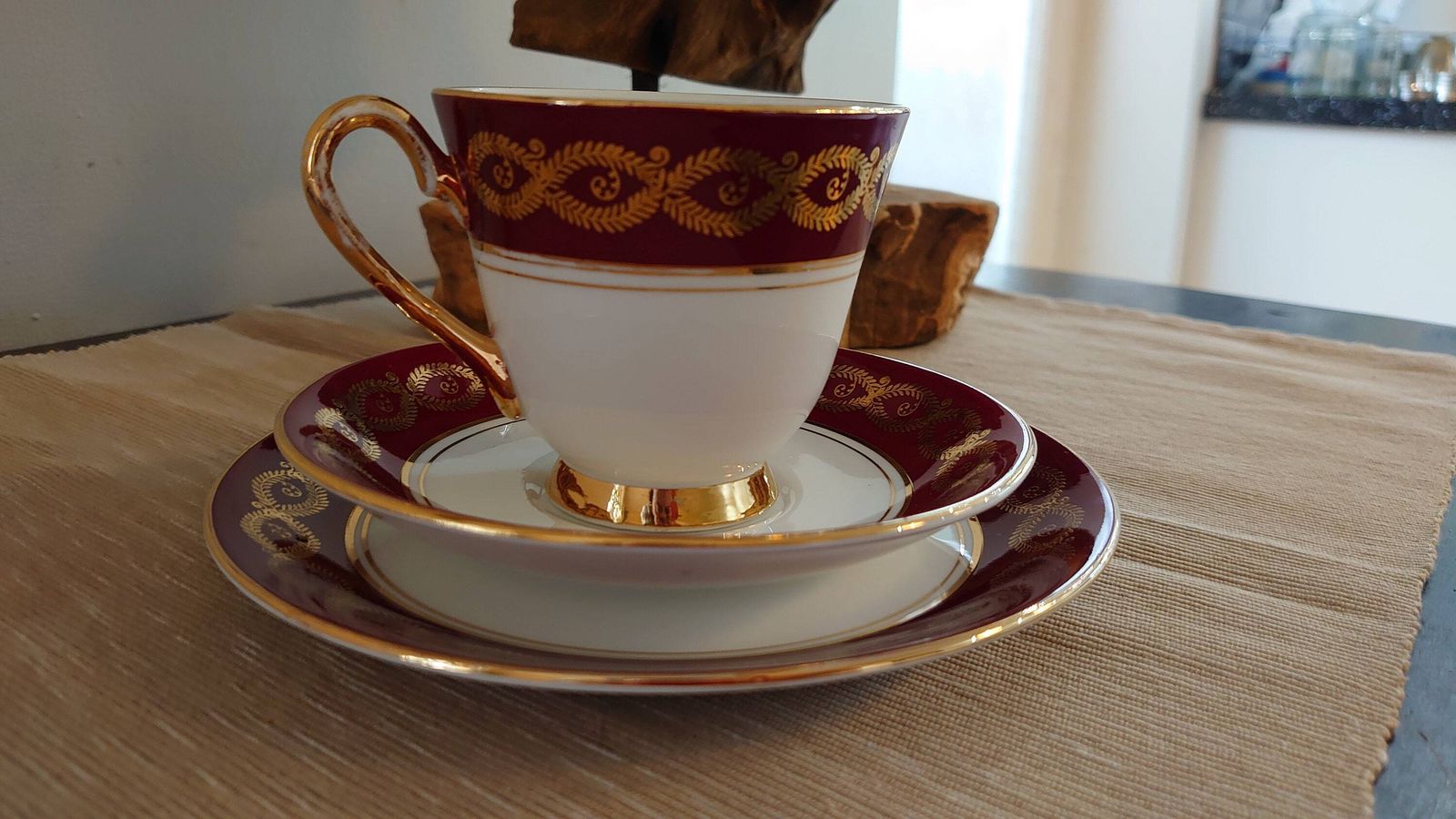 Set Of Four Windsor Bone China Cups, Saucers And Side Plates, Red And Gold Banding   Christmas Theme   Very Good Condition photo buy