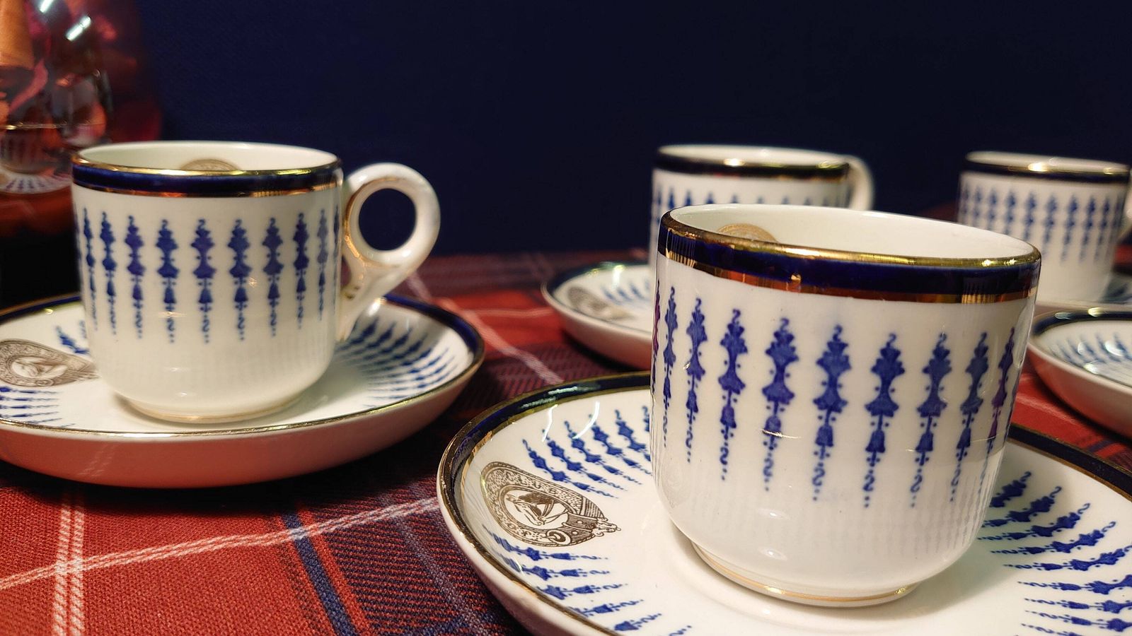 6 Mappin And Webb Demitasse Cups And Saucers   Blue, White And Gold   "The Jockey Club"   Very Good To Excellent Condition photo Home Decor