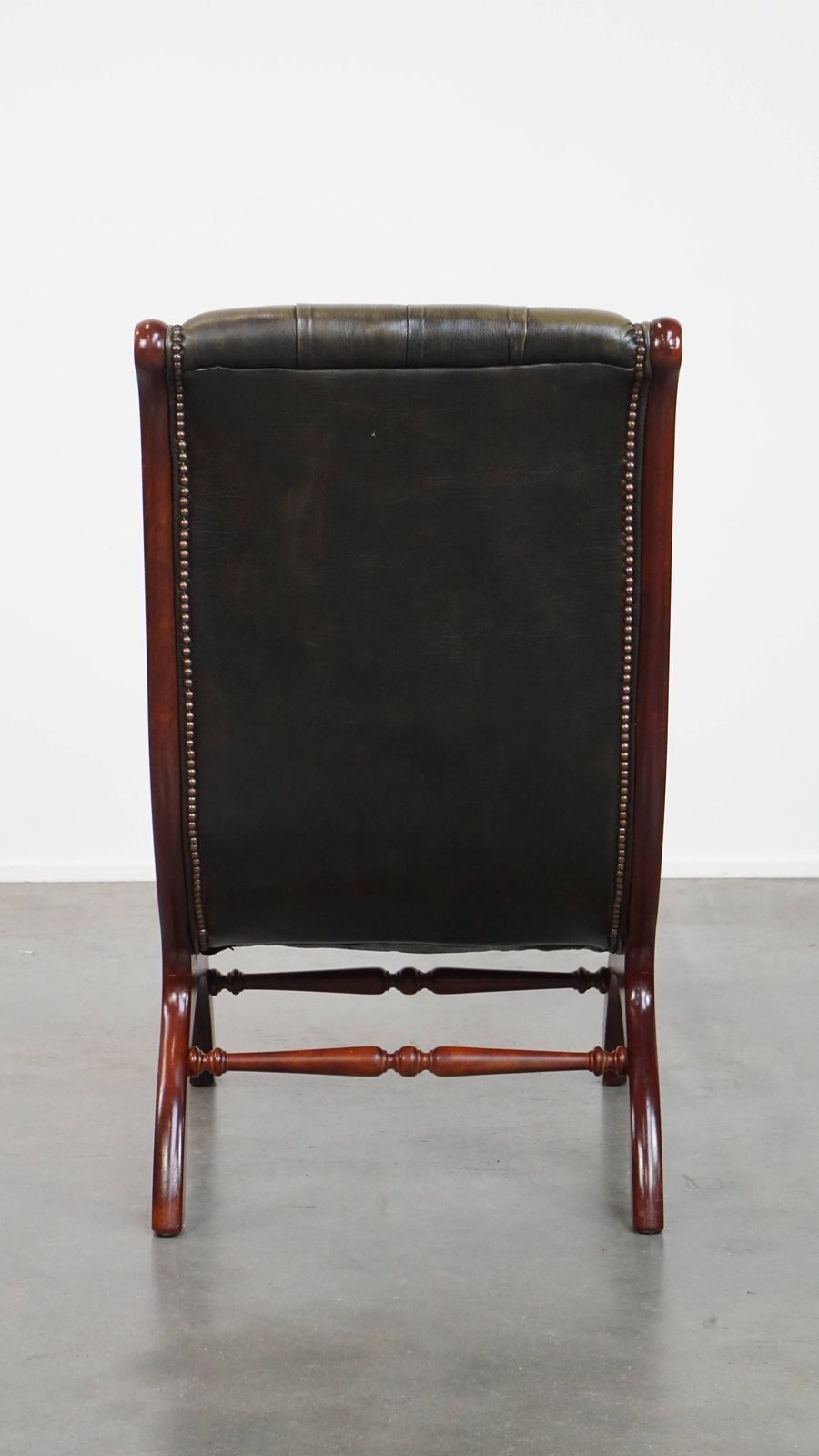Timeless And Classic Green English Style Cowhide Chesterfield Armchair With Wood photo for sale