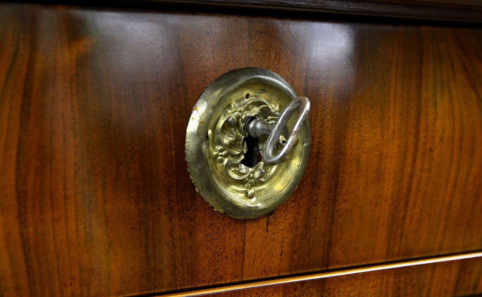 photo vinterior 19th Century Biedermeier Nutwood Commode/ Trumeau/ Half Cabinet, At Circa 1830