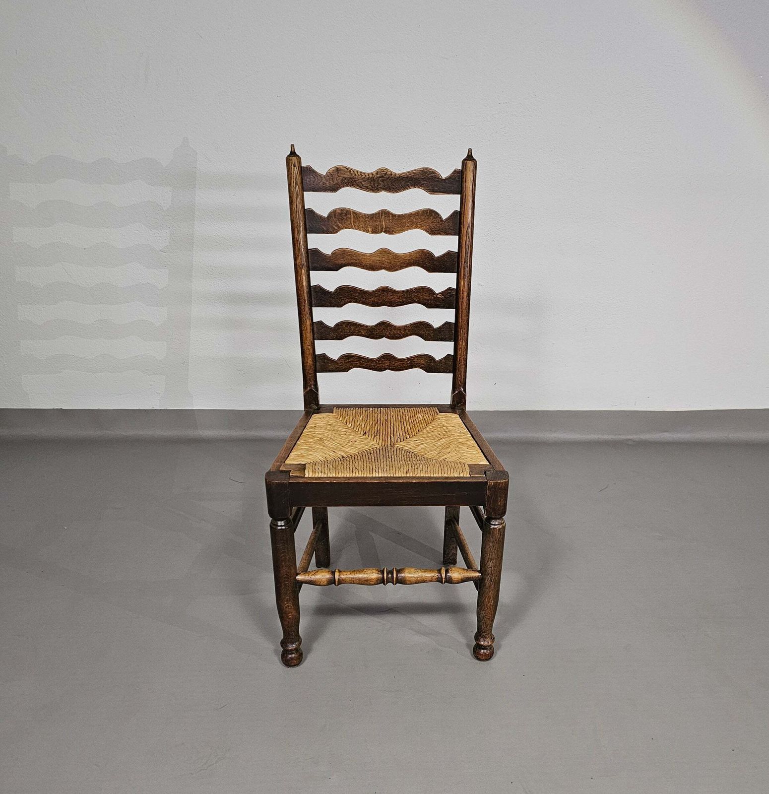 photo vinterior Set Of 4 Oak, Rustic, Farmhouse, Ladderback Dining Chairs With Rush Seats 1960s