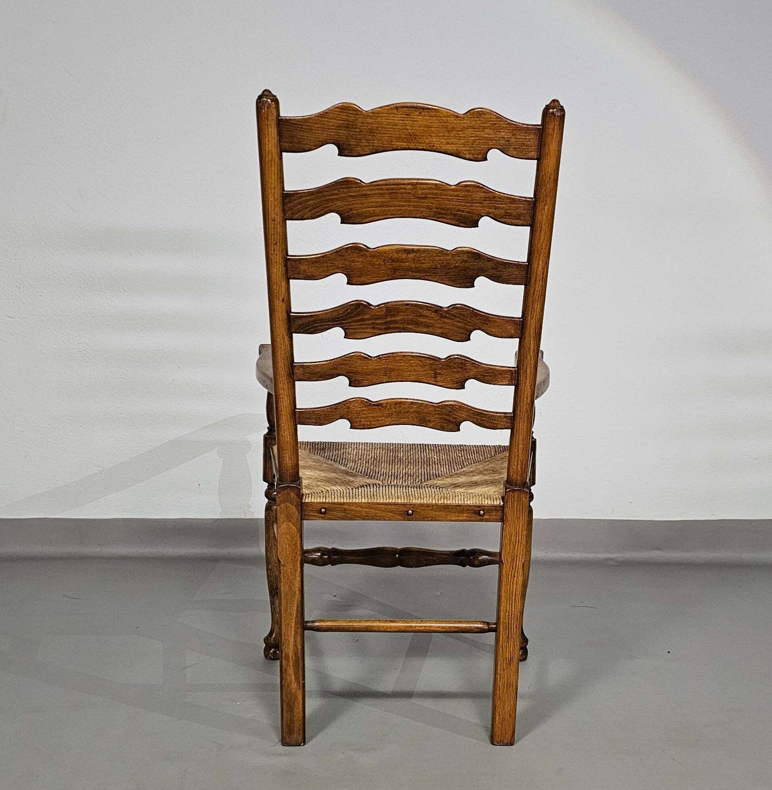 photo vintage Set Of 4 Oak, Rustic, Farmhouse, Ladderback Dining Chairs With Rush Seats 1960s