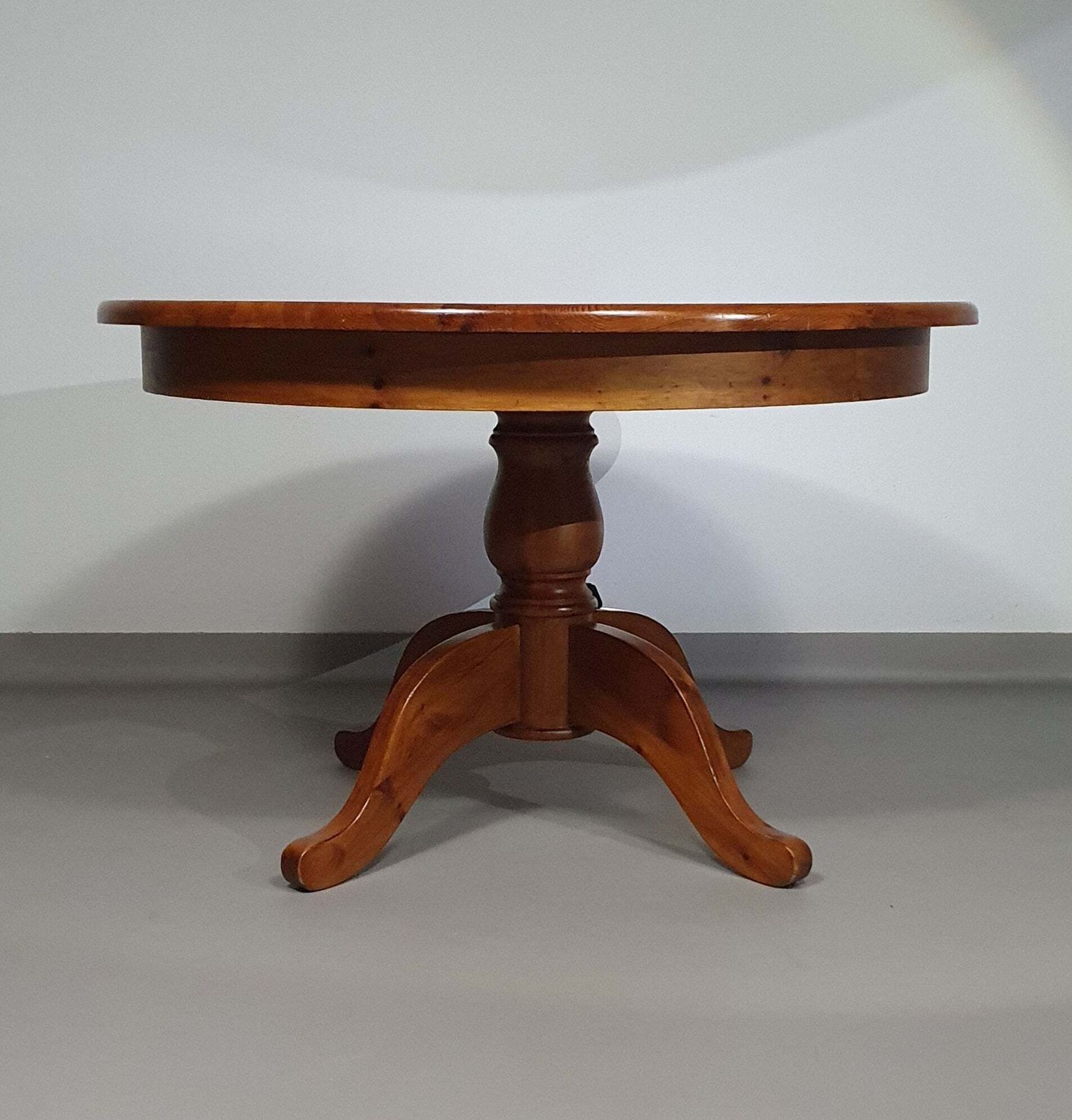 70s Pine Wood Dining Table / Wood Column Leg Table In 4 Leg Design With Round Top Width 125 Cm Height 75 Cm photo 1373.0