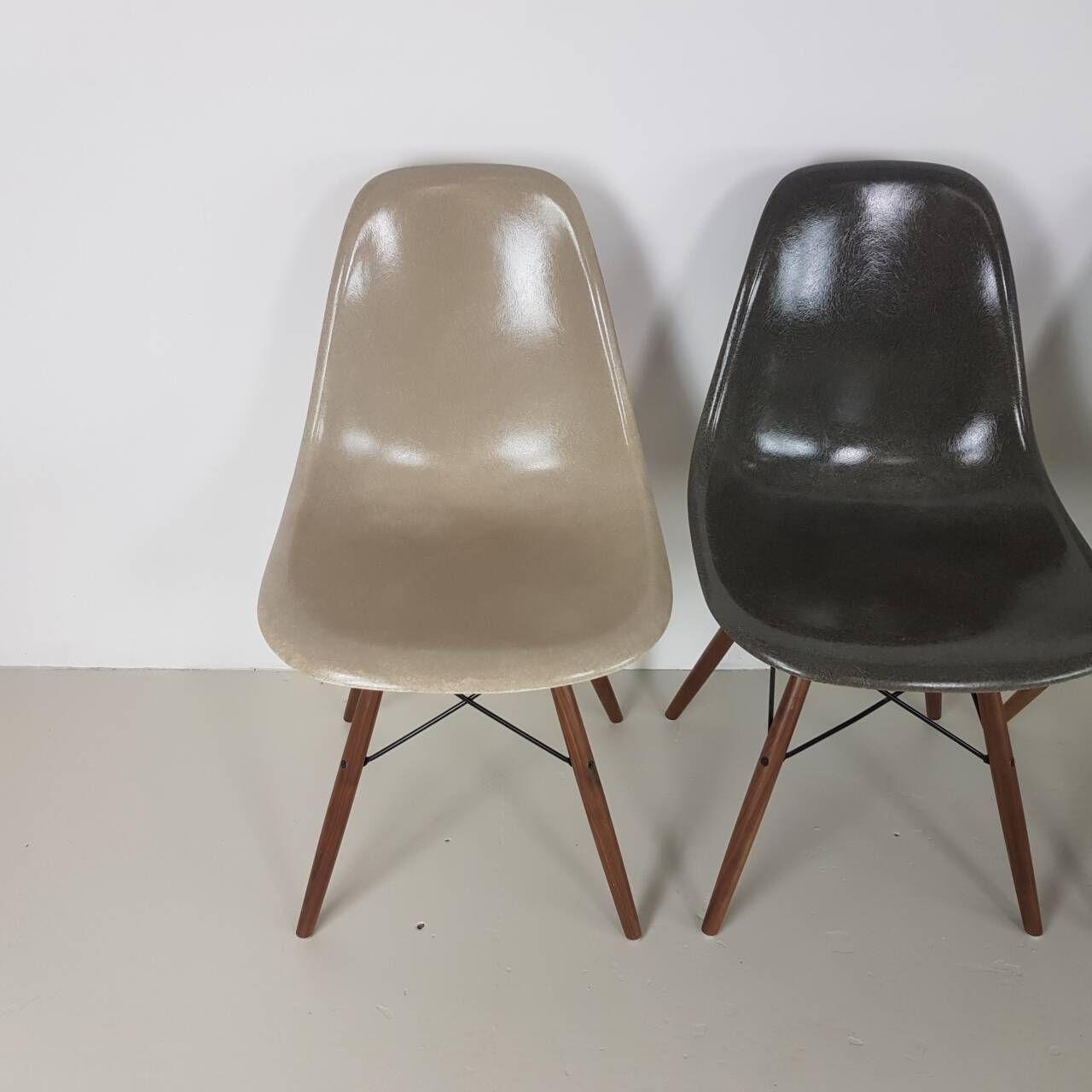 Herman Miller Eames Dsw Chairs In Light Greige / Elephant Gray / Seafoam Green / Black photo for sale