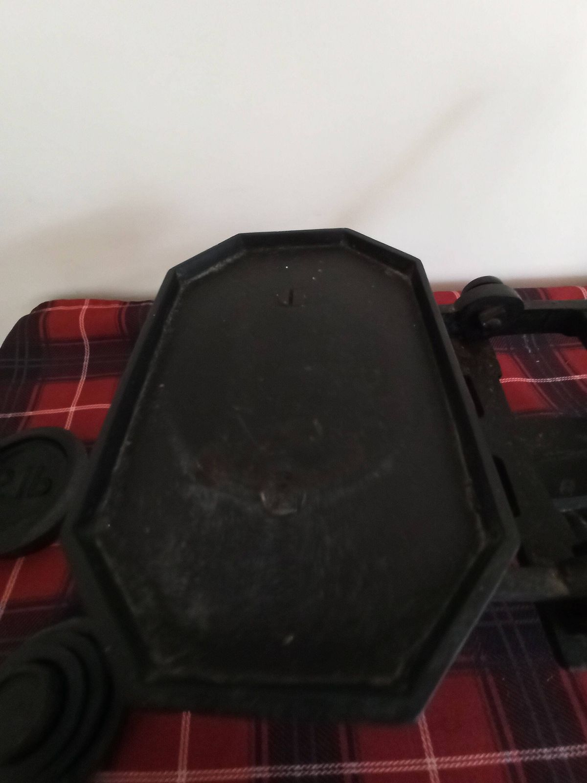 Black Kitchen Scales. With Weights. Good Overall Condition. photo 80.0