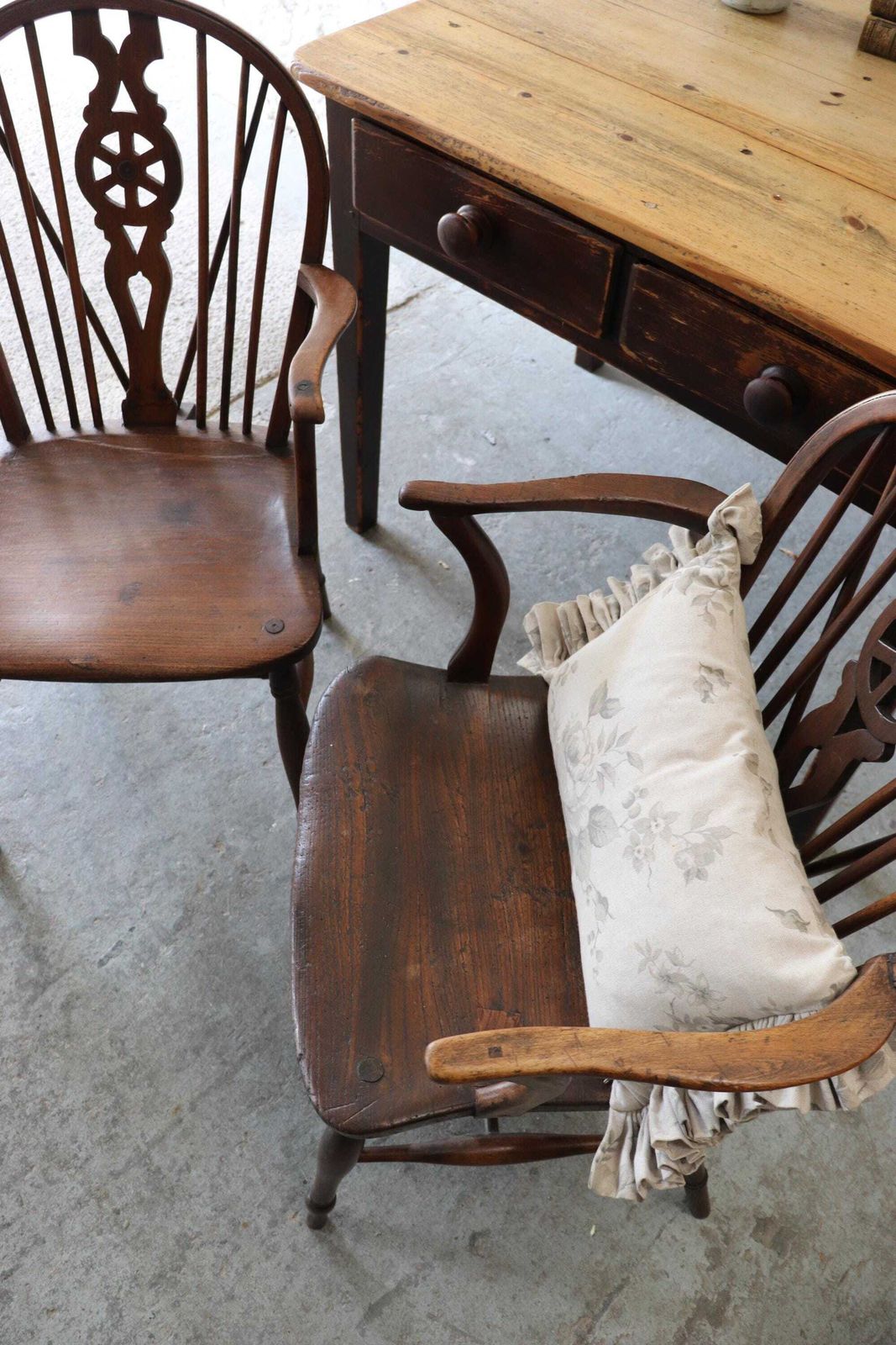 Charming Pair Of Engish Elm And Oak Wheel Back Farmhouse Carver Chairs photo furniture