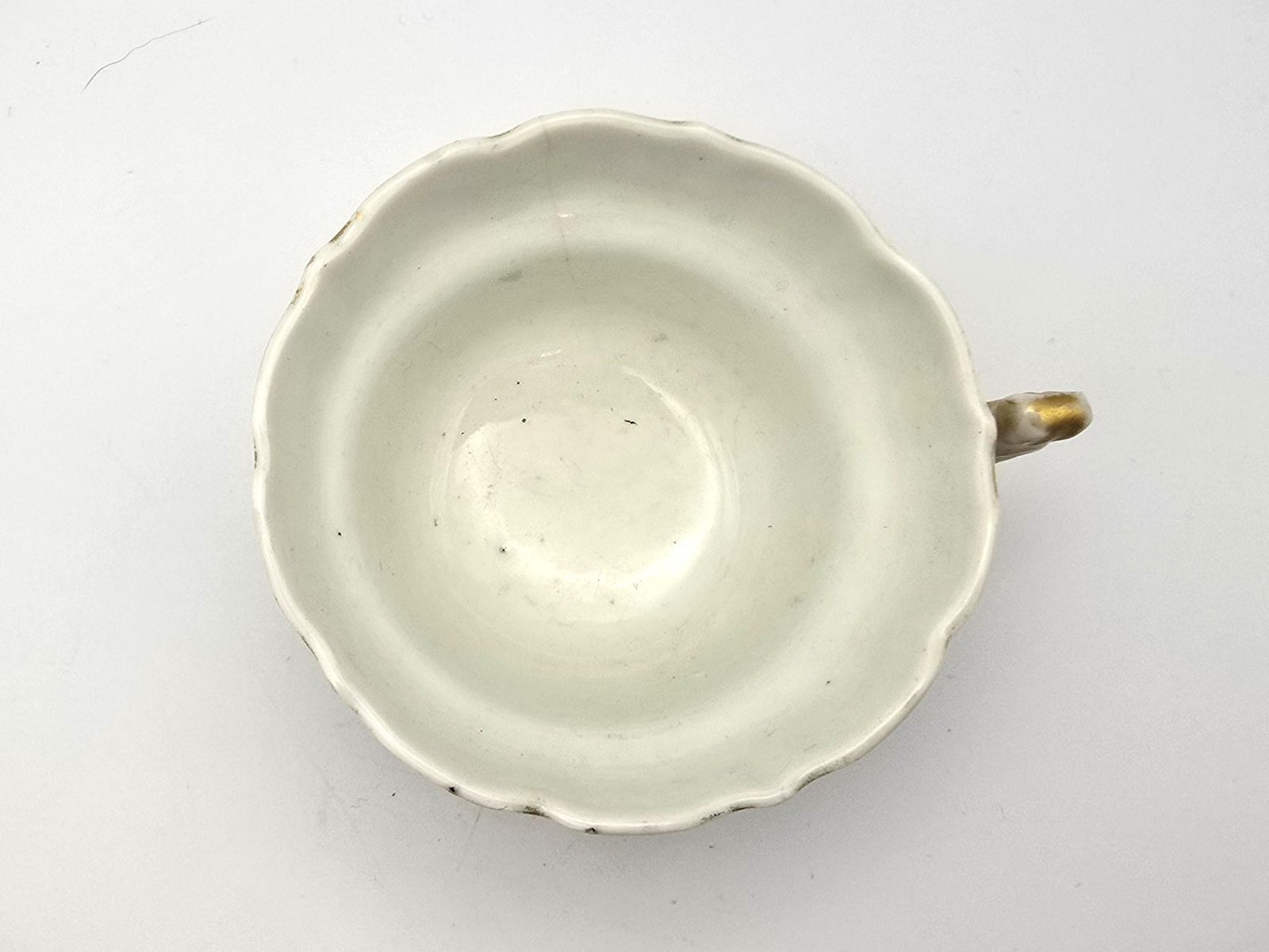 Antique 19th Century Chinese Famille Rose Porcelain Teacup With Painted Figures, Scalloped Edge And Gold Handle photo buy