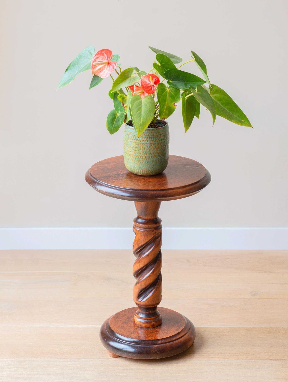 Eiken Voetstukstafel, Handgesneden Plantenstandaard, Ronde Barley Twist Tafel, Gedraaide Poot, Donkerbruine Salontafel photo furniture