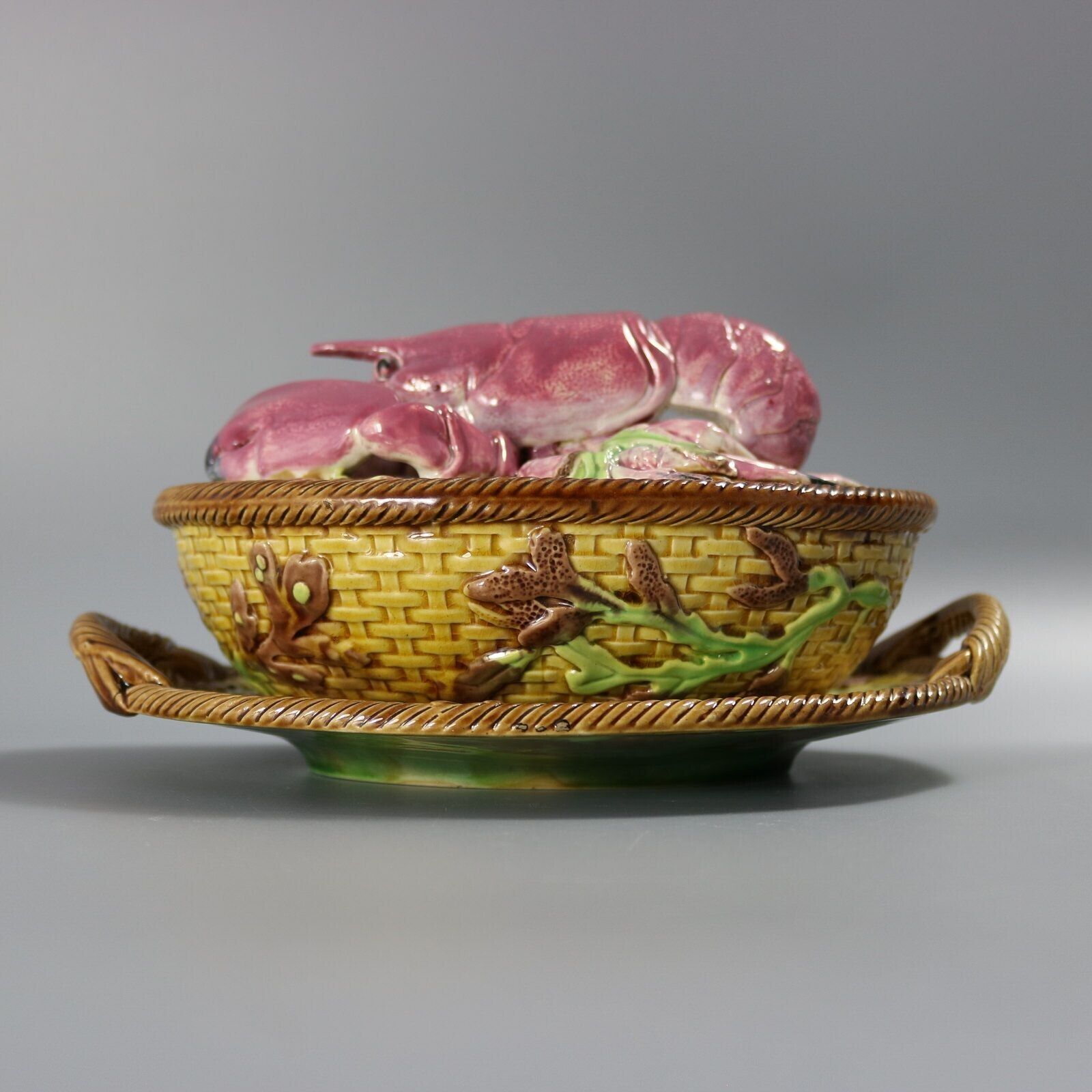 4285.0 George Jones Majolica Lobster Dish photo