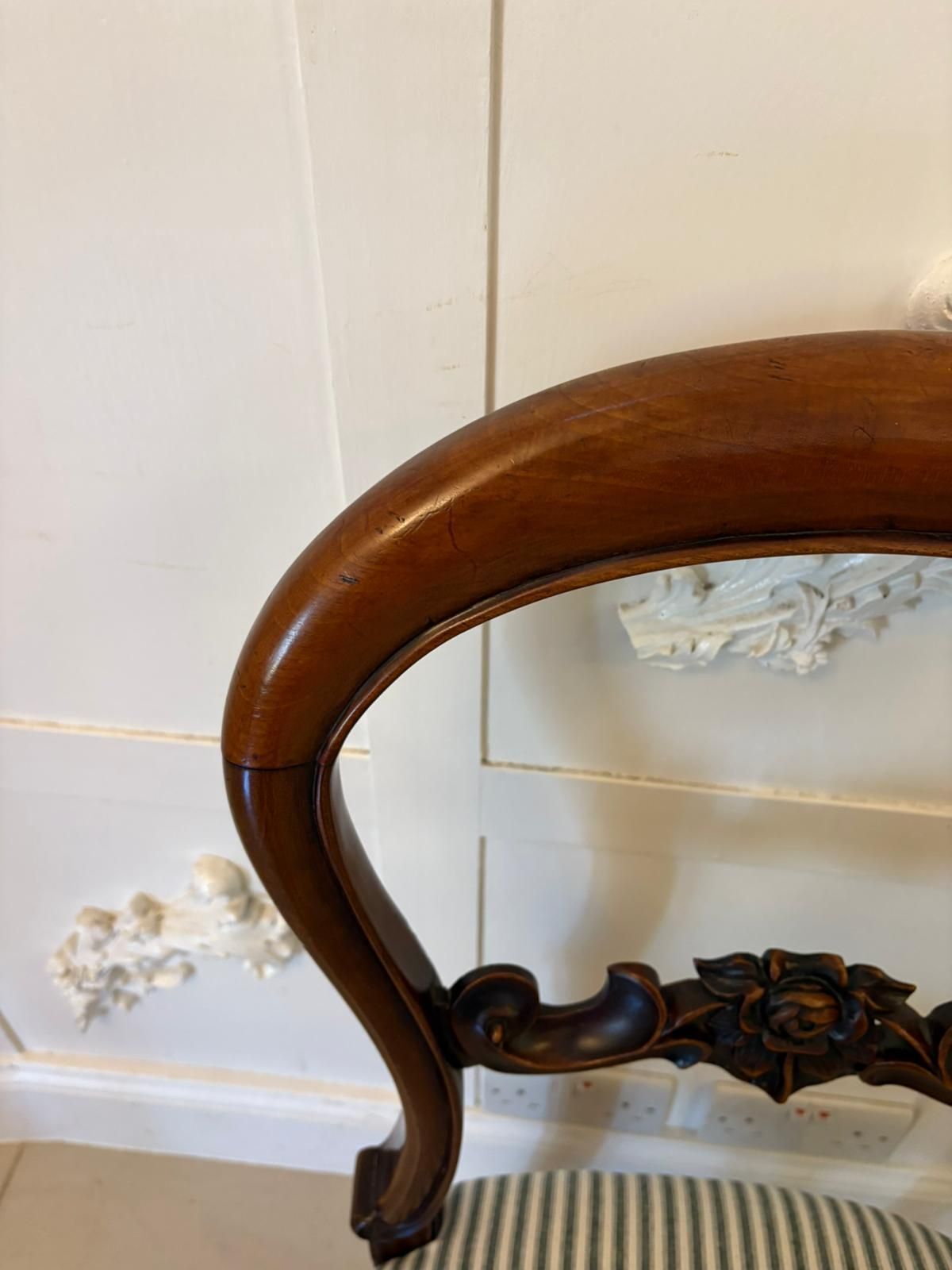 photo vintage Set Of 6 Antique 19th Century Quality Carved Mahogany Balloon Back Dining Chairs
