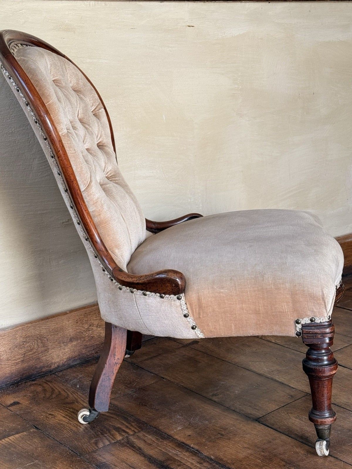 Antique Mahogany Bedroom Spoon Back  Mocha Nursing Reading Libary Lady's Chair photo vintage