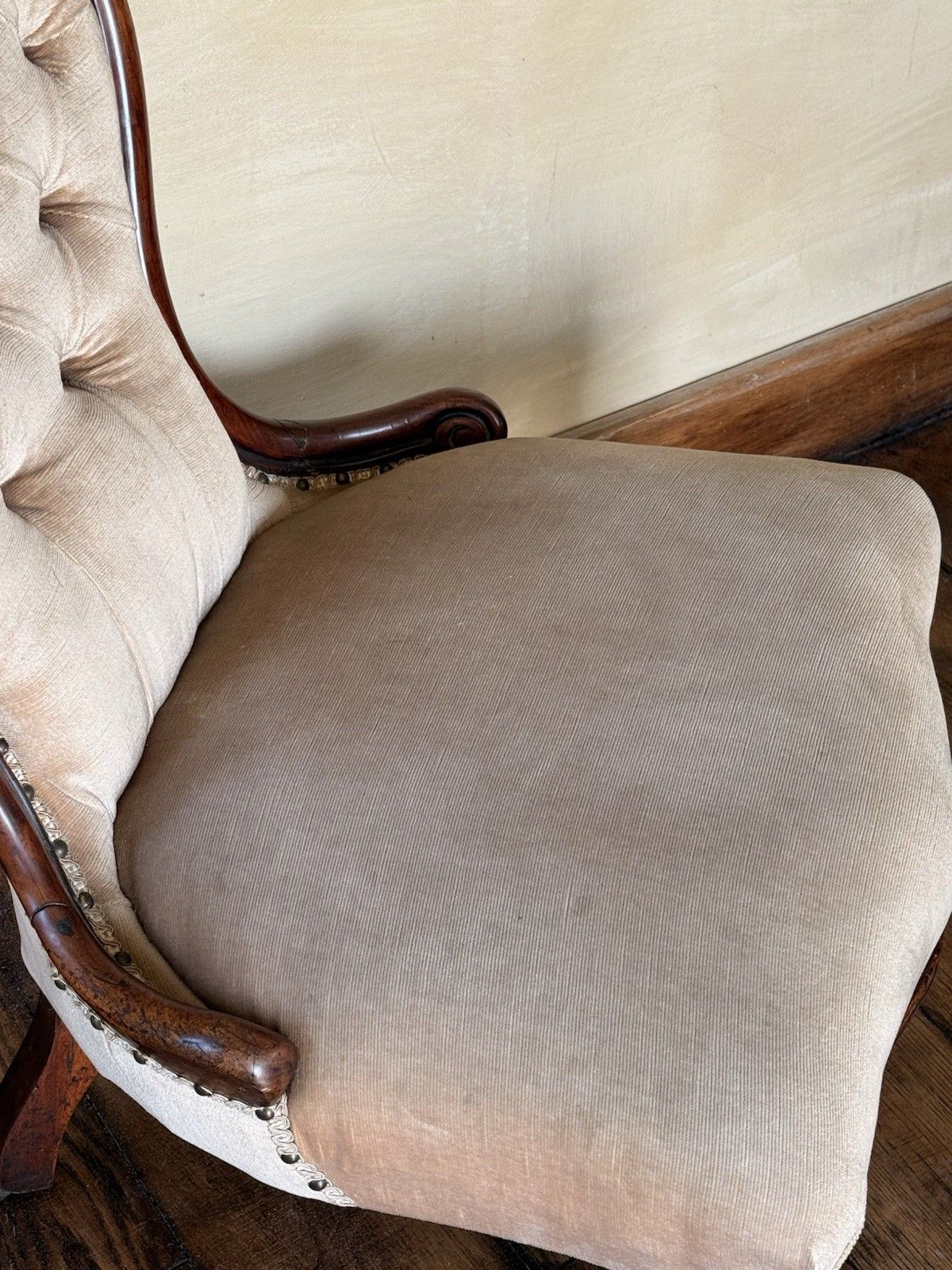 Furniture Antique Mahogany Bedroom Spoon Back  Mocha Nursing Reading Libary Lady's Chair photo