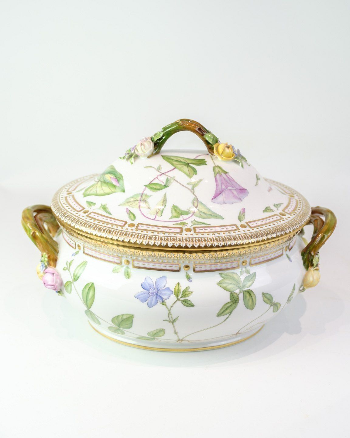 Tureen With Lid Handle   Dek.No. 20/3559   Porcelain   Royal Flora Danica   Royal Copenhagen photo 5250.0