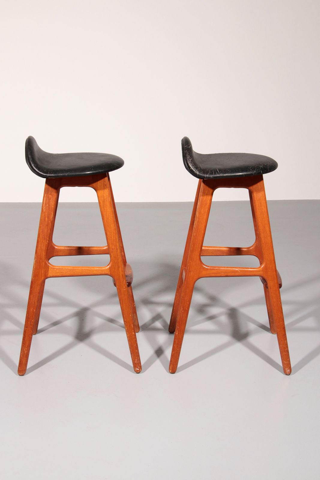 Design Bar Stools In Wood And Black Leather By Erik Buch 1960 photo buy
