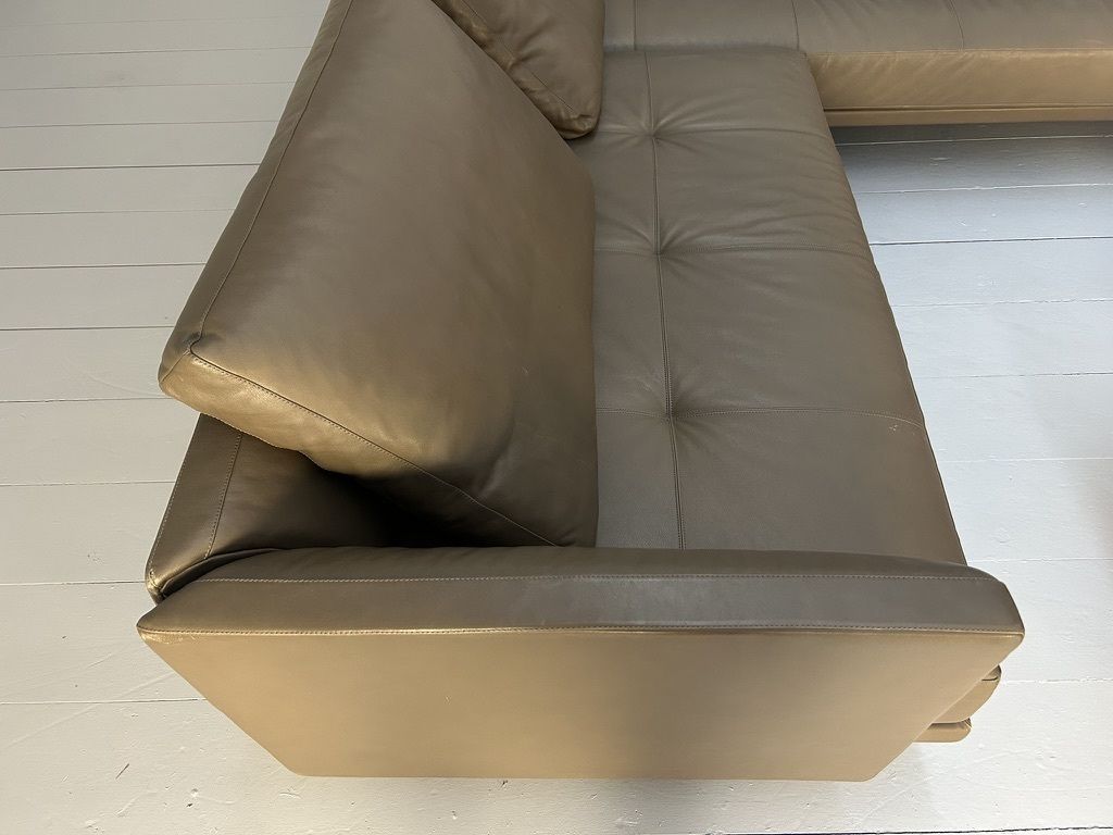 Walter Knoll “Prime Time 490” L Shape Sofa & “Ameo” Table – In Clay “Safari” Leather photo vinterior
