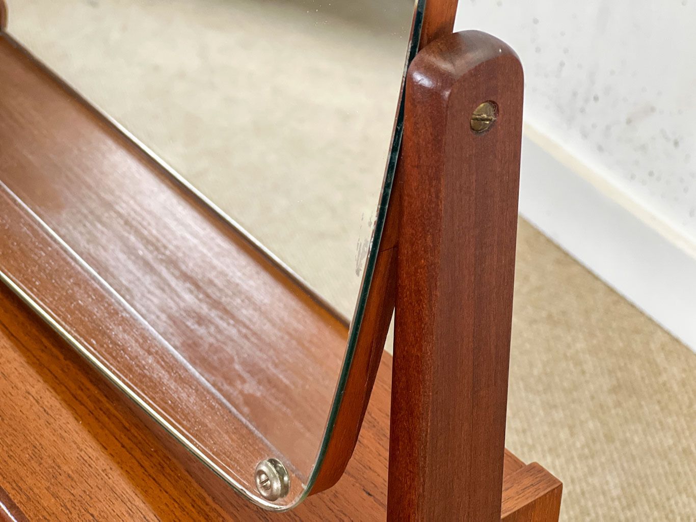Arne Vodder Small Dressing Table (Made In Denmark) photo furniture