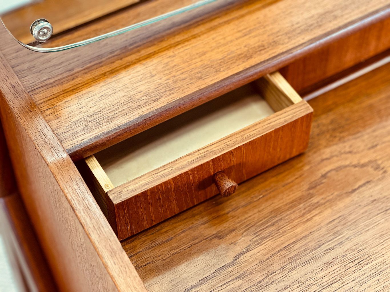 Arne Vodder Small Dressing Table (Made In Denmark) photo 1200.0