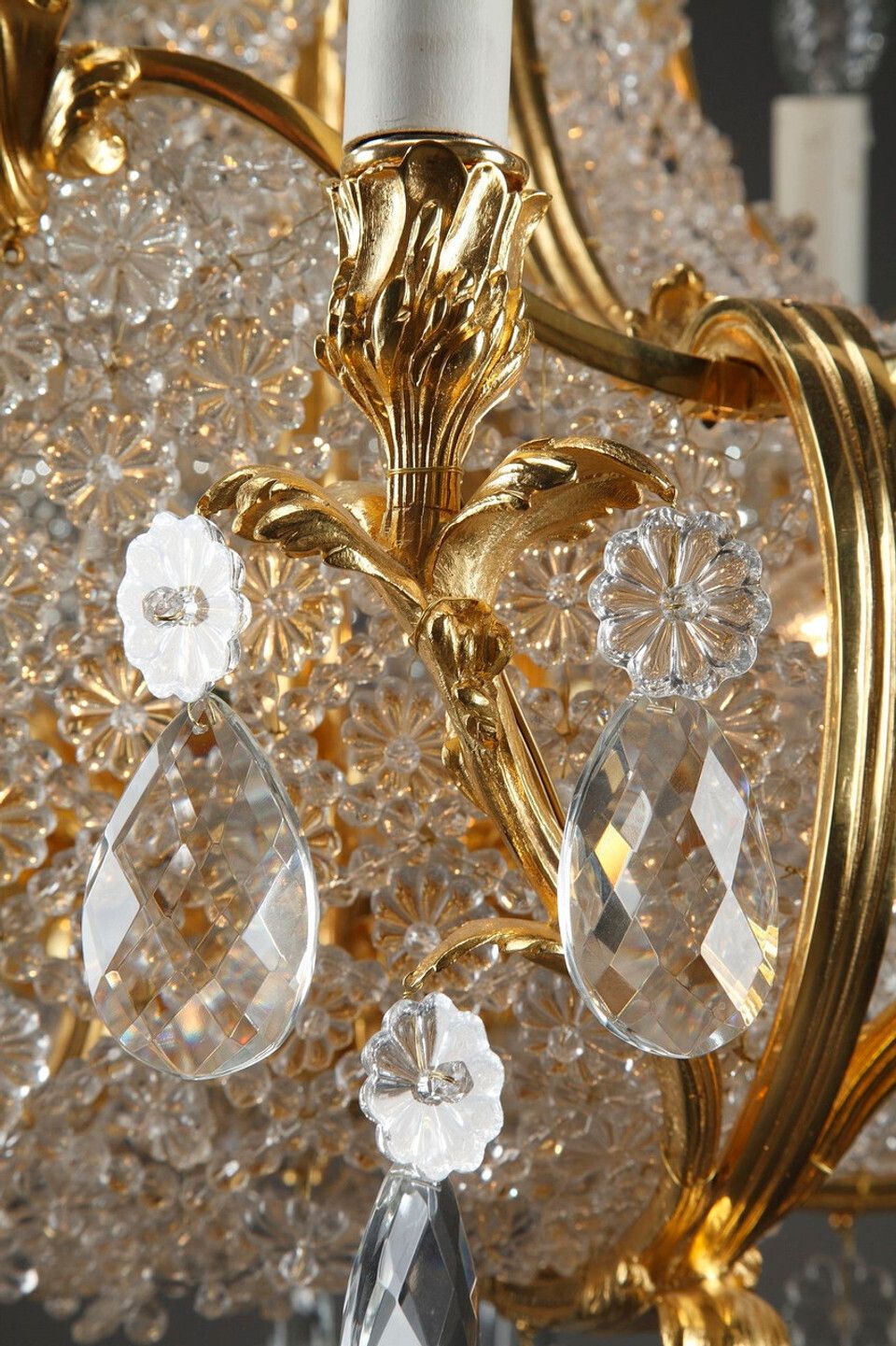 photo vinterior Crystal And Gilded Bronze Corbeille Chandelier, Late 19th Century