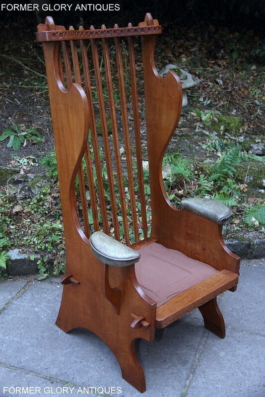 photo vinterior A Rupert / Nigel Griffiths Carved Oak Derbyshire Wing Back Leather / Armchair