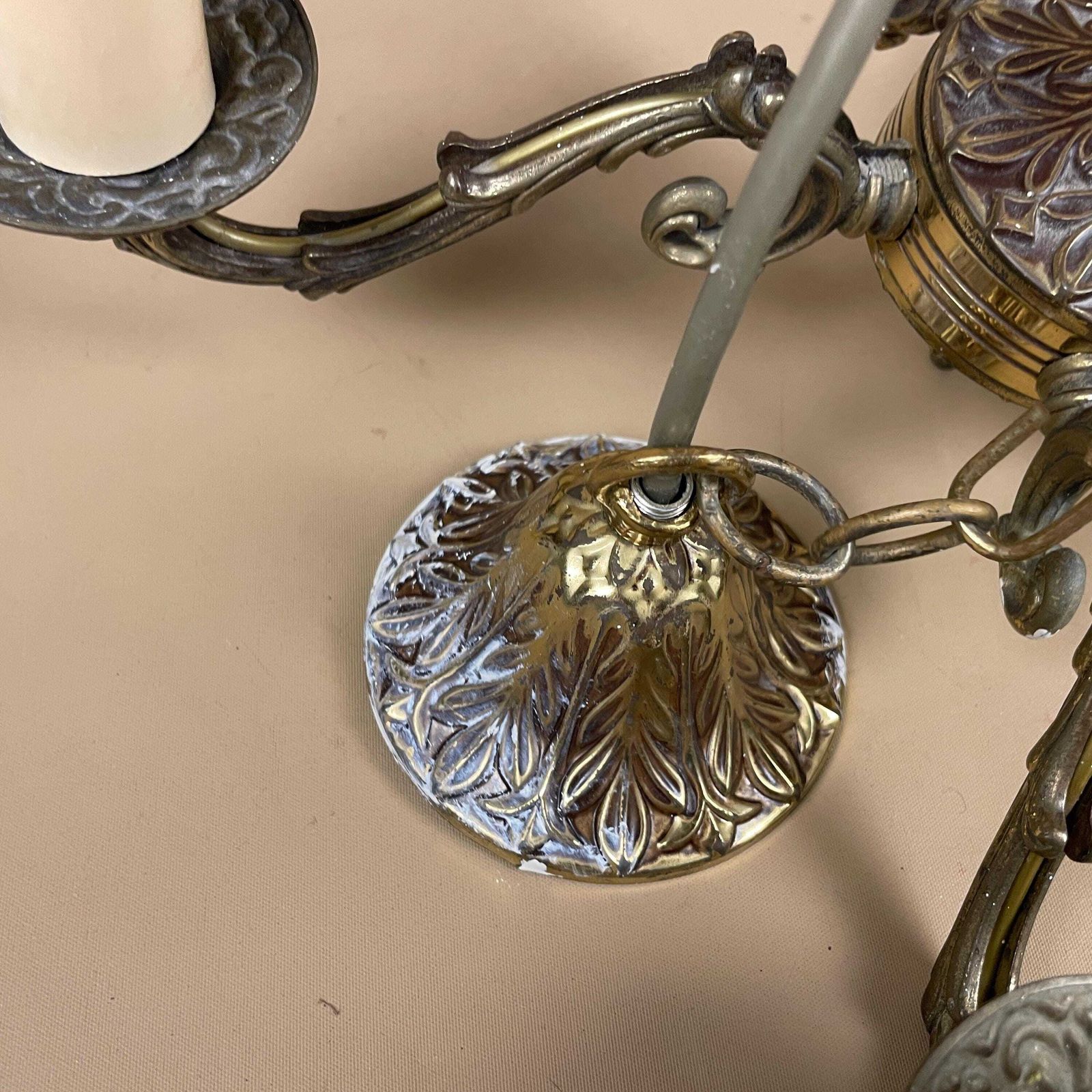Antique Ceiling Light Gold Brass Metal Chandelier Vintage Classic Pendent Ornate Hanging Chain 5 Arms Candle Tops Patterned Hanging photo vinterior