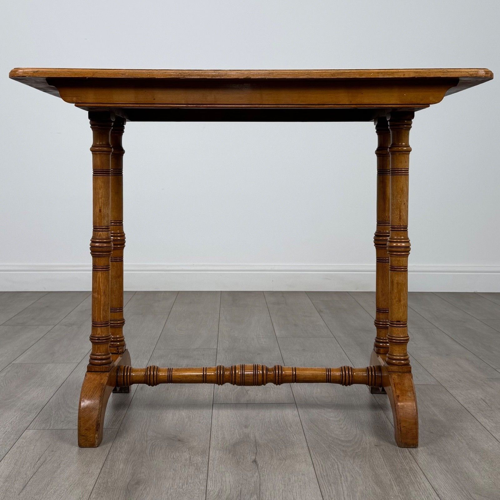 Antique 19th Century Fine Quality Side Table In Oak