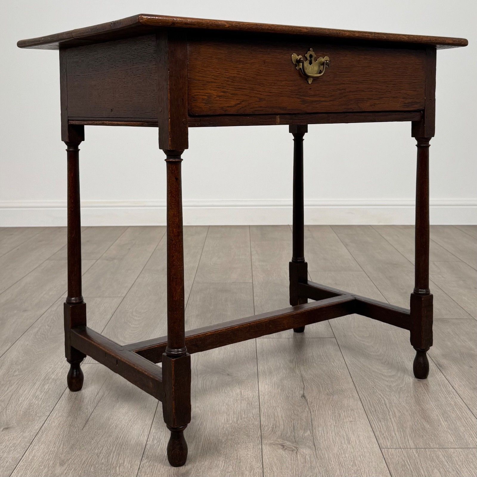 Antique 18th Century Good Quality Side Table In Oak photo vintage