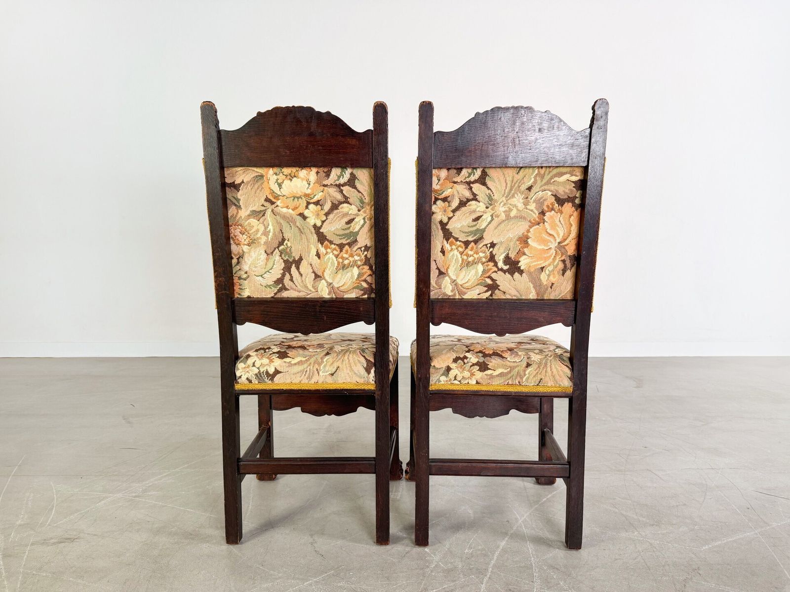 Set Van 2 Neo Barokke Stoelen – Antiek Houtsnijwerk Met Bloemmotief photo vintage
