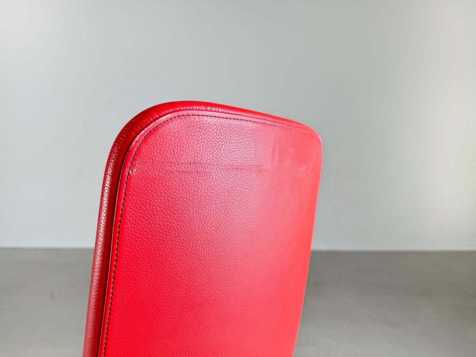 Moroso fauteuil in rood leer, Patricia Urquiola, draaibaar photo vinterior