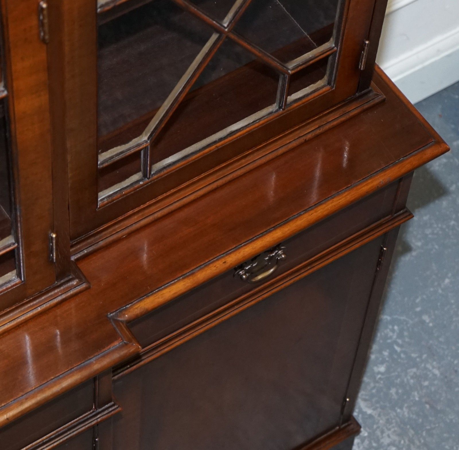 photo vinterior Stunning Georgian Style Breakfront Four Door Display Cabinet Bookcase