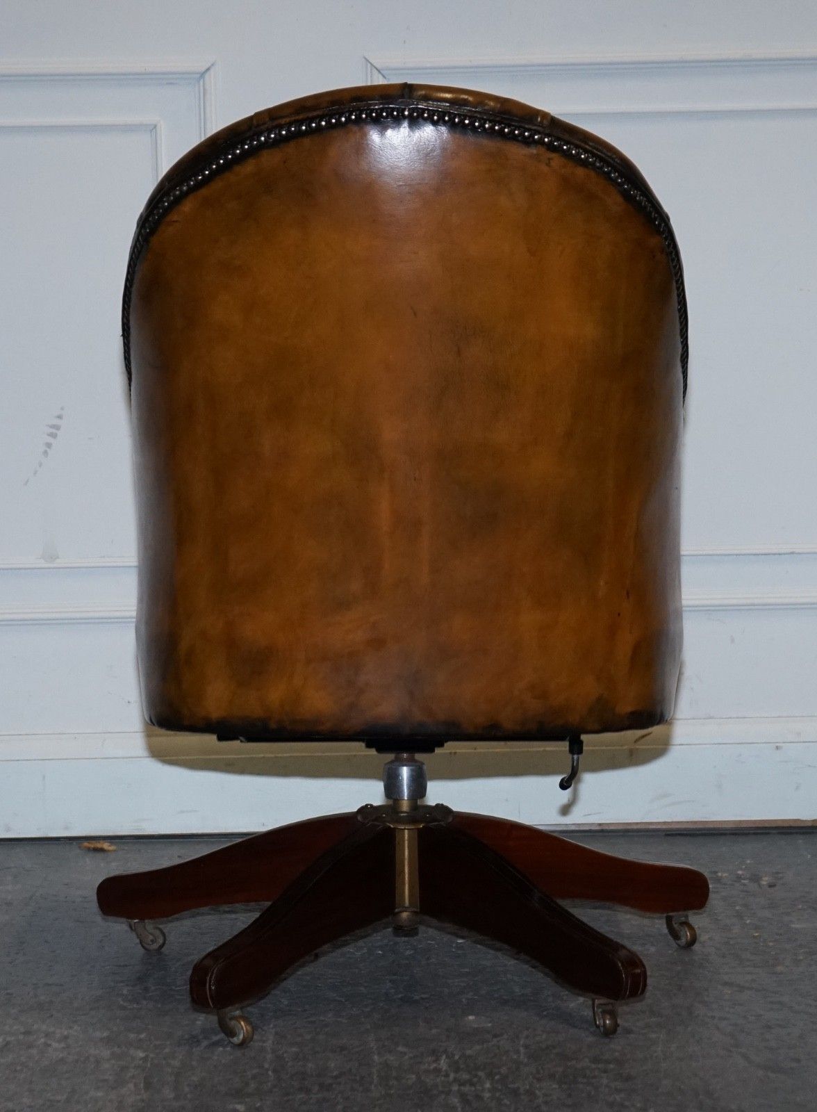 photo vintage Antique Deep Buttoned Chesterfield Georgian Style Hand Dyed Leather Desk Chair