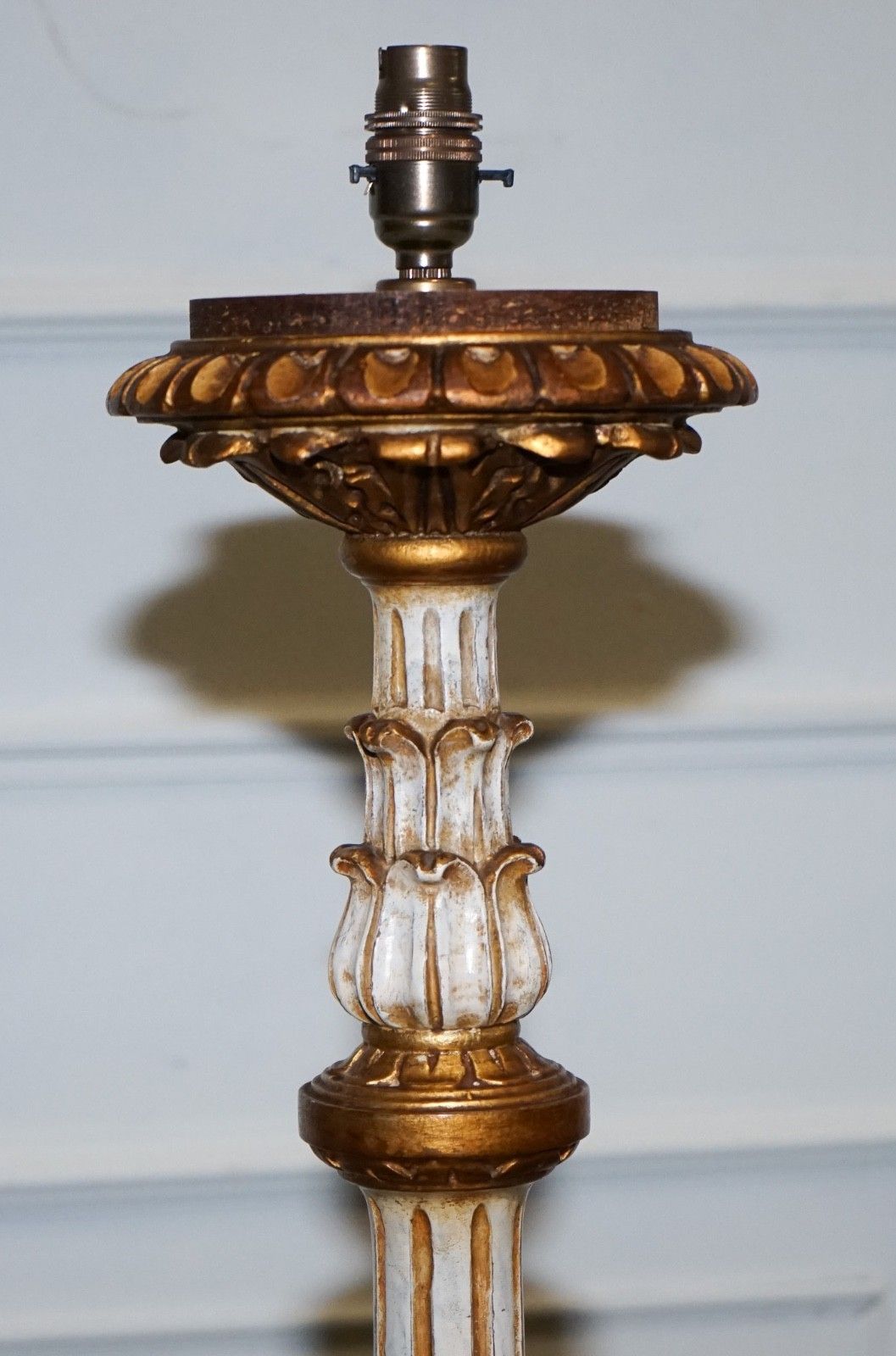 Italian Florentine Style Carved & Hand Painted White & Gilt Standard Floor Lamp photo vintage