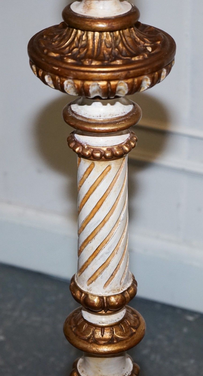photo furniture Italian Florentine Style Carved & Hand Painted White & Gilt Standard Floor Lamp