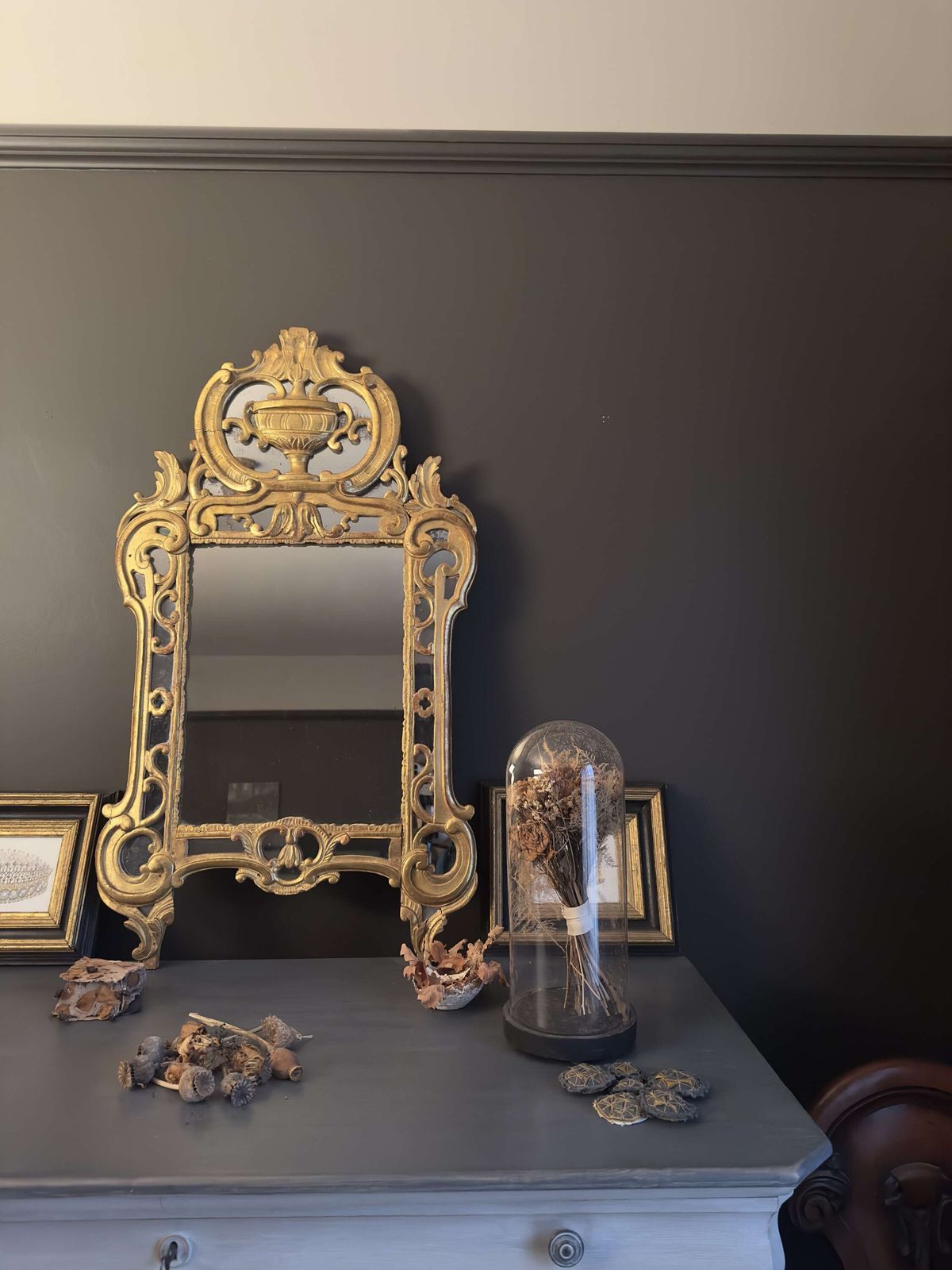 photo furniture Fine Italian Giltwood Wall Mirror With Original Mercury Glass  18th Century