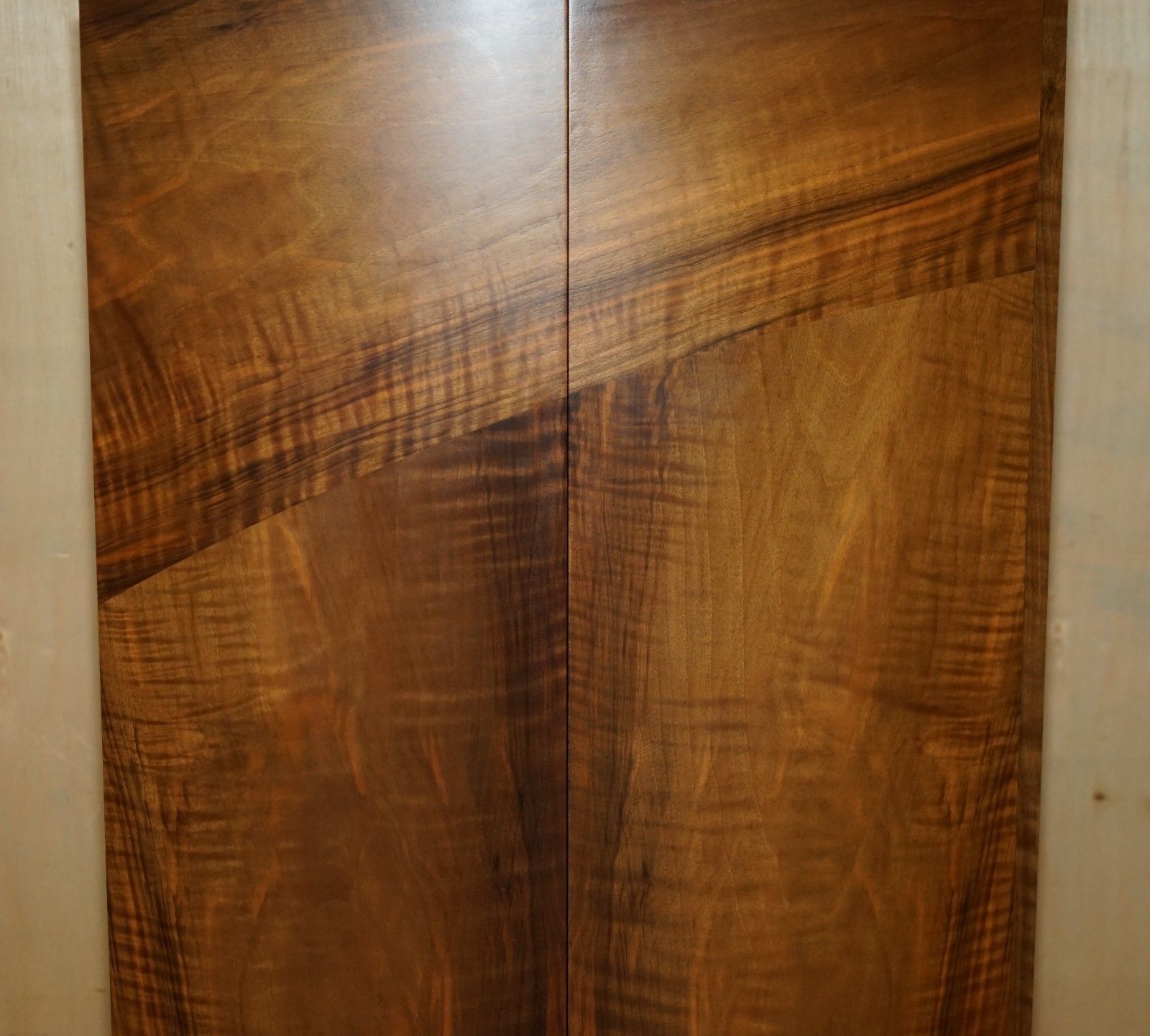 Rrp £6,350 English Walnut Derek Elliott Glass Shelved Display Or Drinks Cabinet photo buy