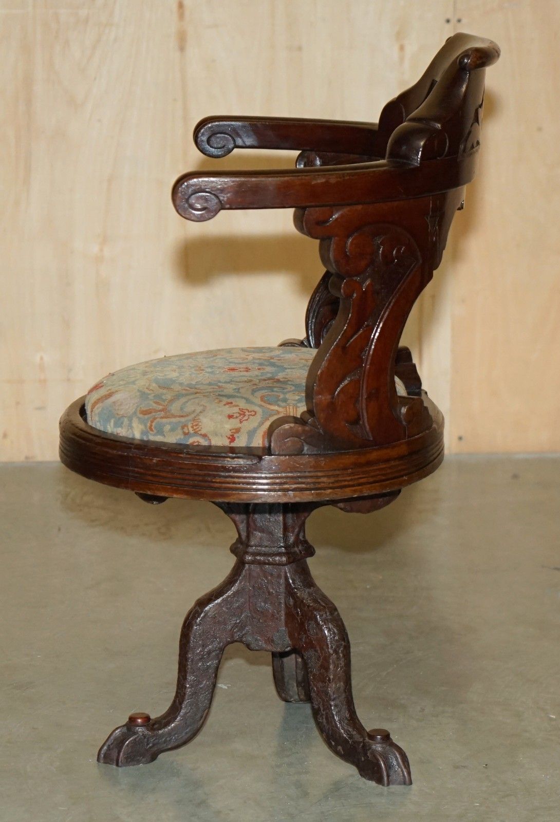 photo vintage Antique Victorian Hand Carved Mahogany Ships Captains Cast Iron Base Armchair