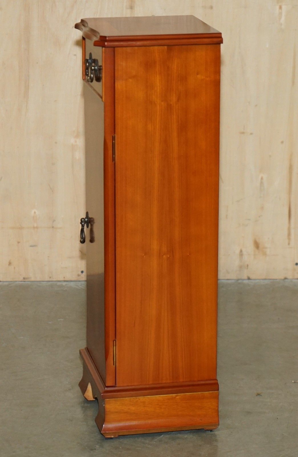 photo furniture Lovely Vintage Burr Yew Wood Cd Or Dvd 30 Piece Holding Side Cabinet Tower