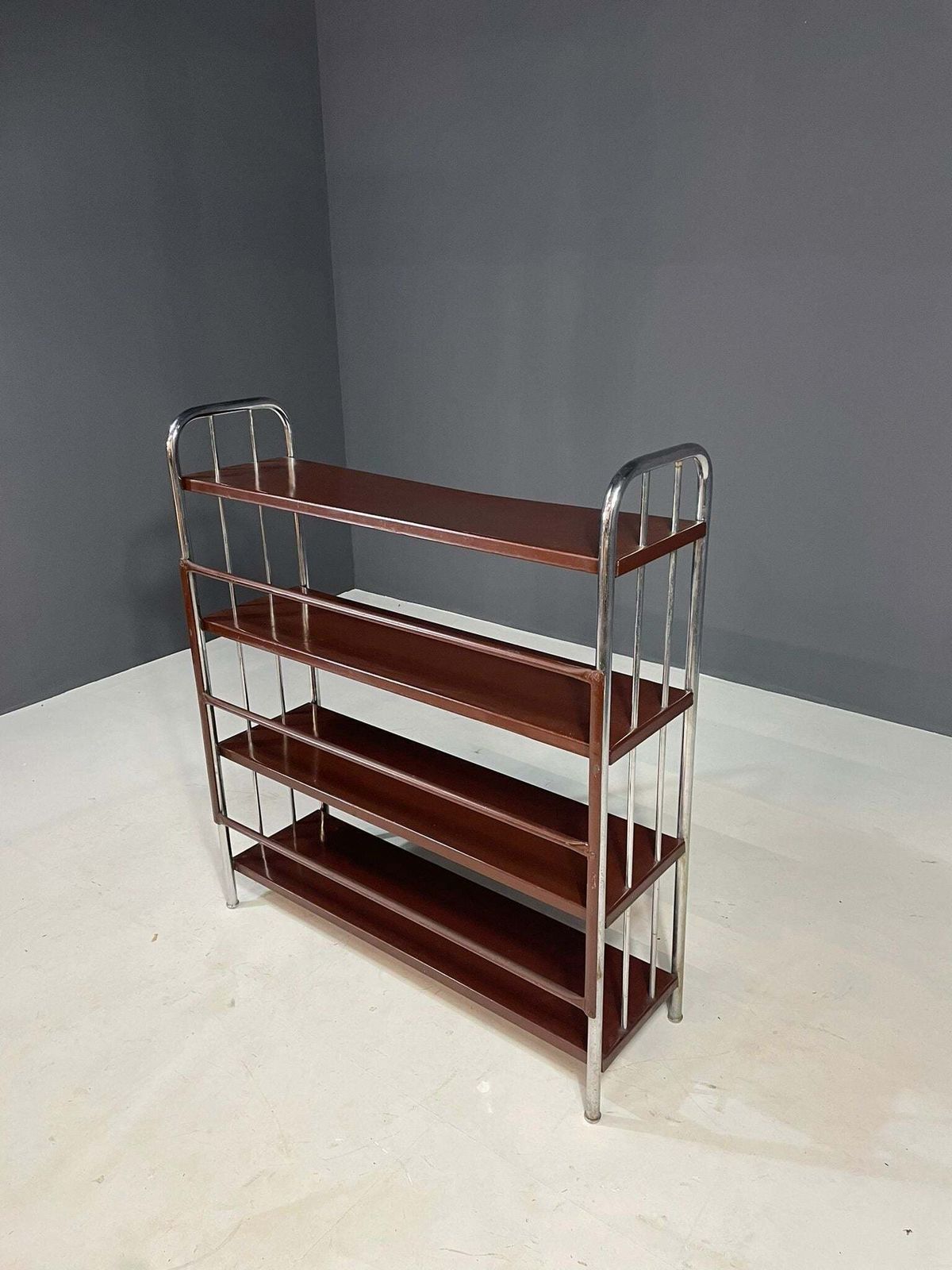 photo furniture Bauhaus Chrome étagère In Bent Steel And Sheet Metal, Europe 1930s