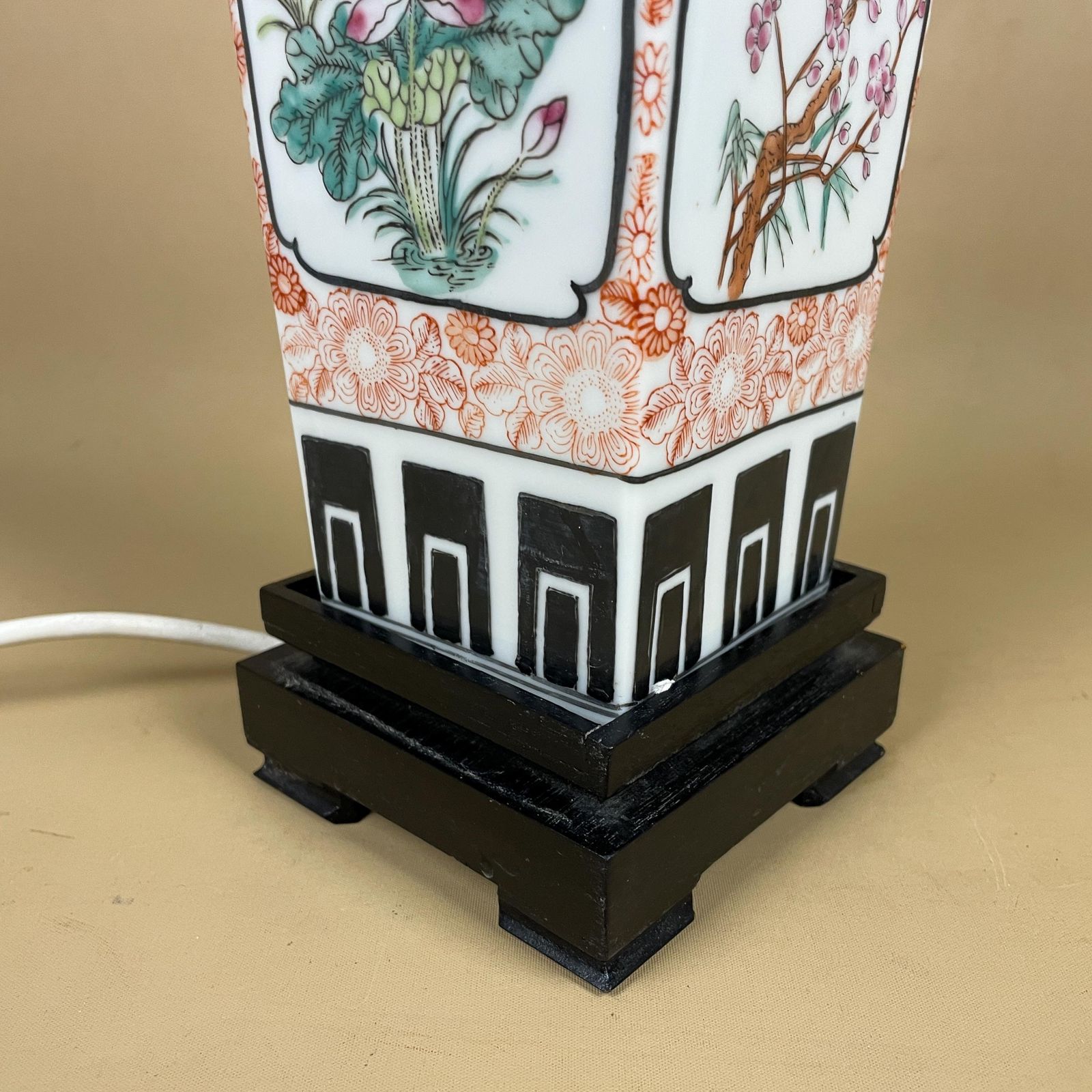 Vintage Ceramic Lamp Light Bedside Table Hand Painted Floral Design Pattern Wood Base Oriental Chinese Vase White Antique Brass Ginger Jar photo Lighting