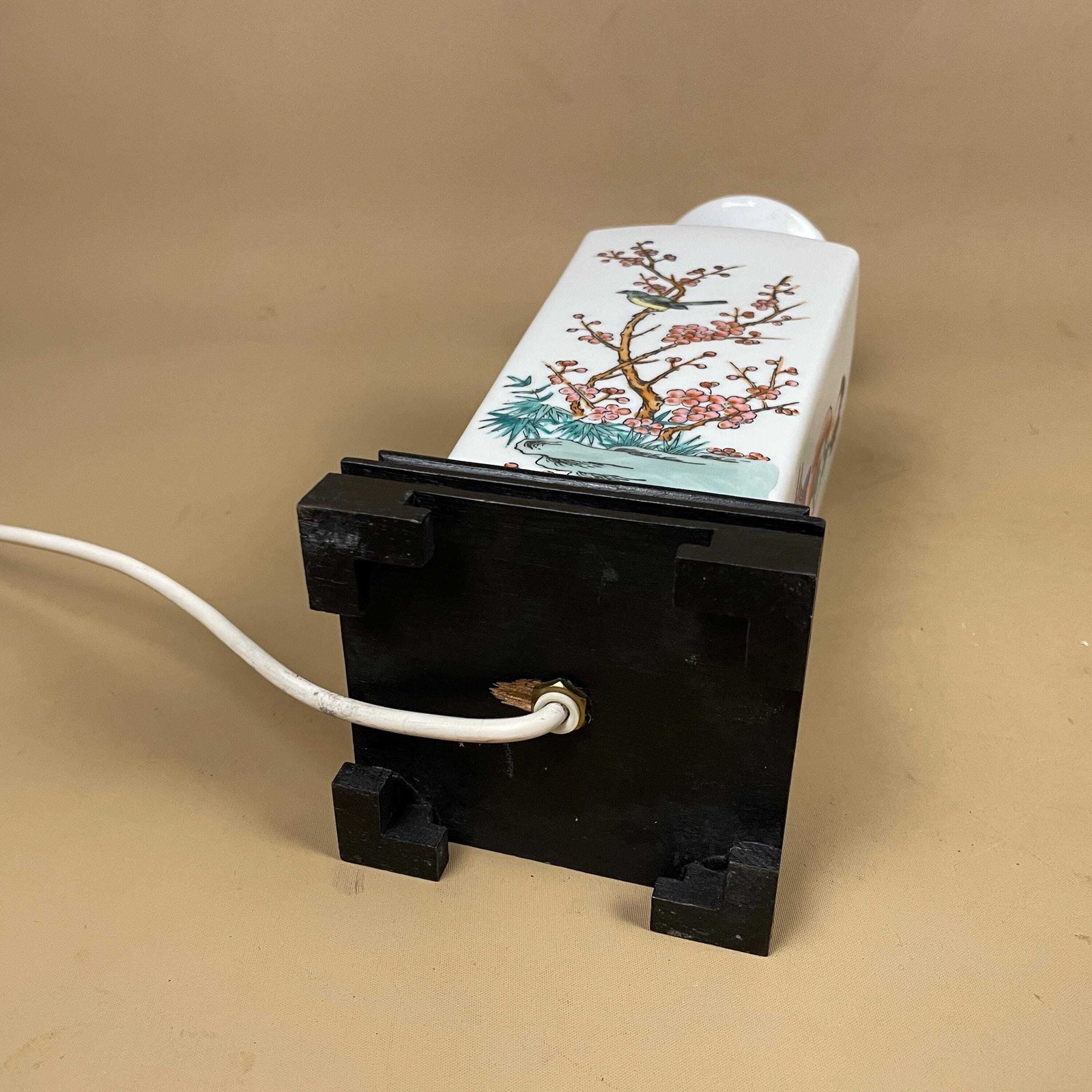 Vintage Ceramic Lamp Light Bedside Table Hand Painted Floral Design Pattern Wood Base Oriental Japanese Vase White Antique Brass Ginger Jar photo vintage