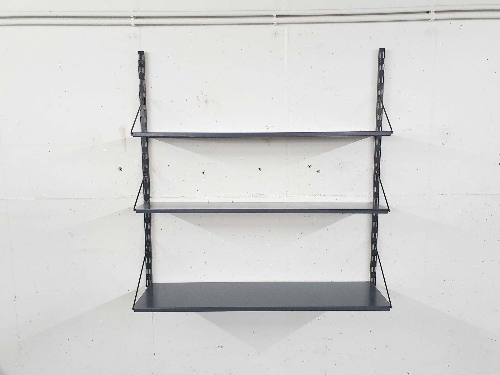 Metalen Boekenplanken Van Tjerk Reijenga Voor Pilastro, Nederland, Ca. Jaren 1950 photo furniture