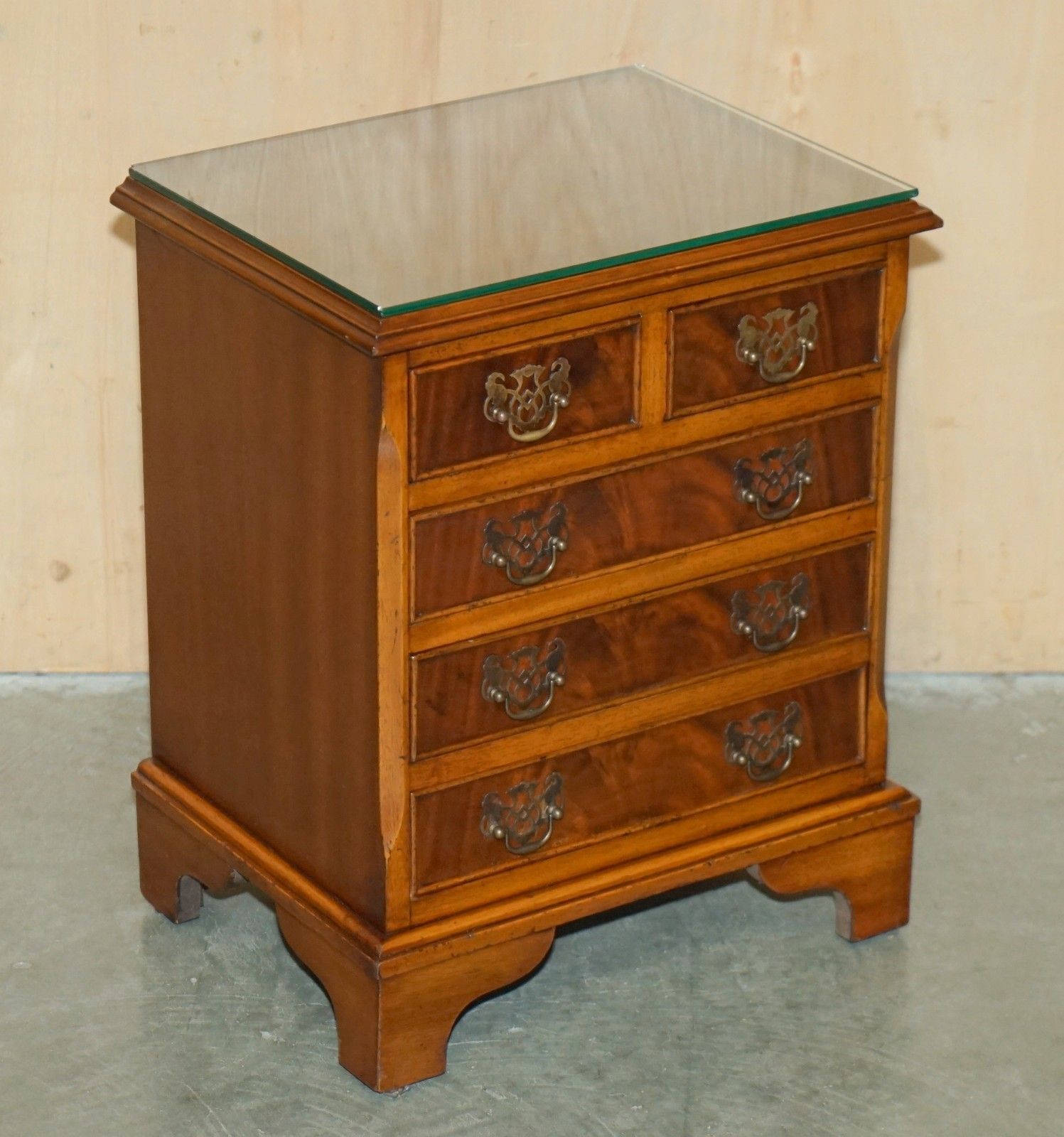 photo buy Vintage Pair Of Flamed Mahogany Side Table Sized Nightstands Chest Of Drawers