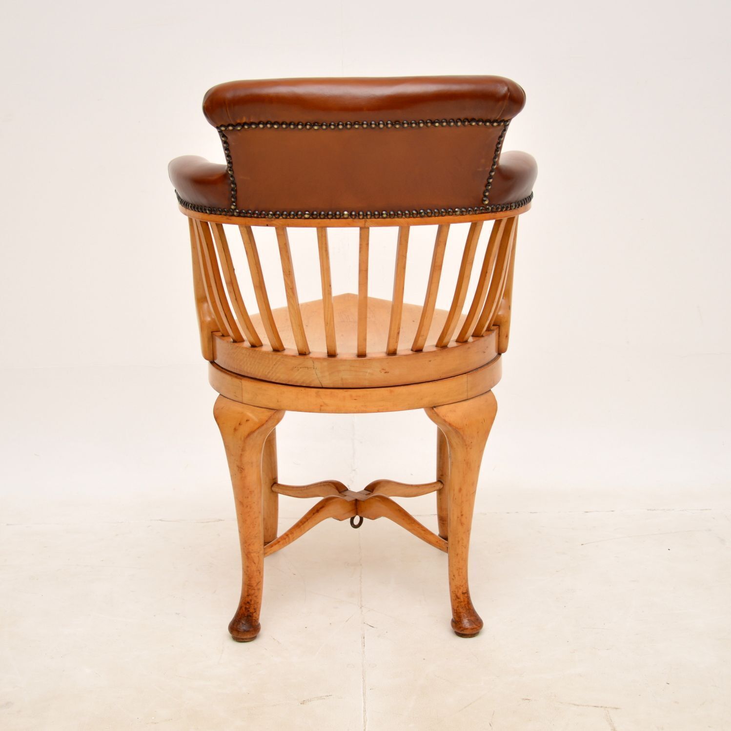 photo furniture Antique Victorian Swivel Desk Chair