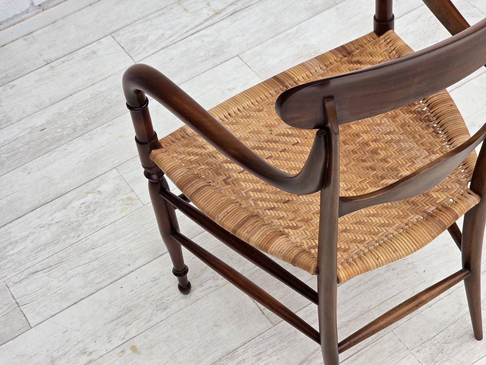 photo buy Ca. Jaren 1970, Italiaans Design Van Fratelli Levaggi, 2 Fauteuils, Model "Campanino", Kersenhout.