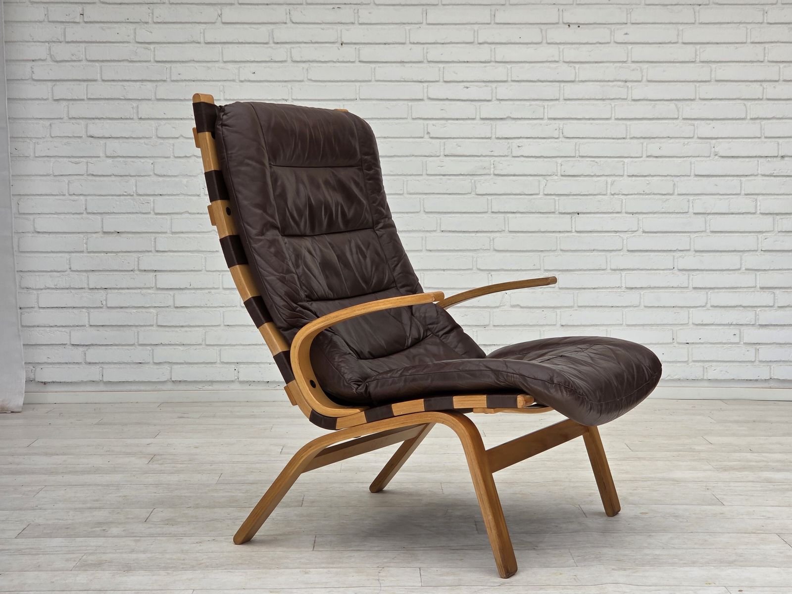 photo furniture 1970s, Danish Design By Farstrup, Set Of 2 Armchairs, Furniture Leather, Bent Wood.