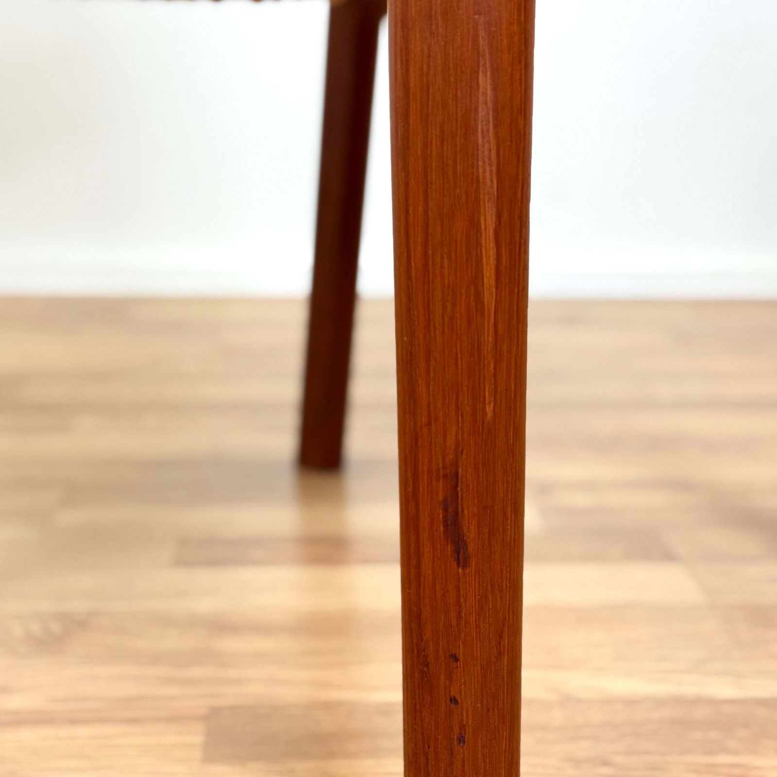 photo buy Set Of 6 Dining Chairs In Teak By Emc Møbler