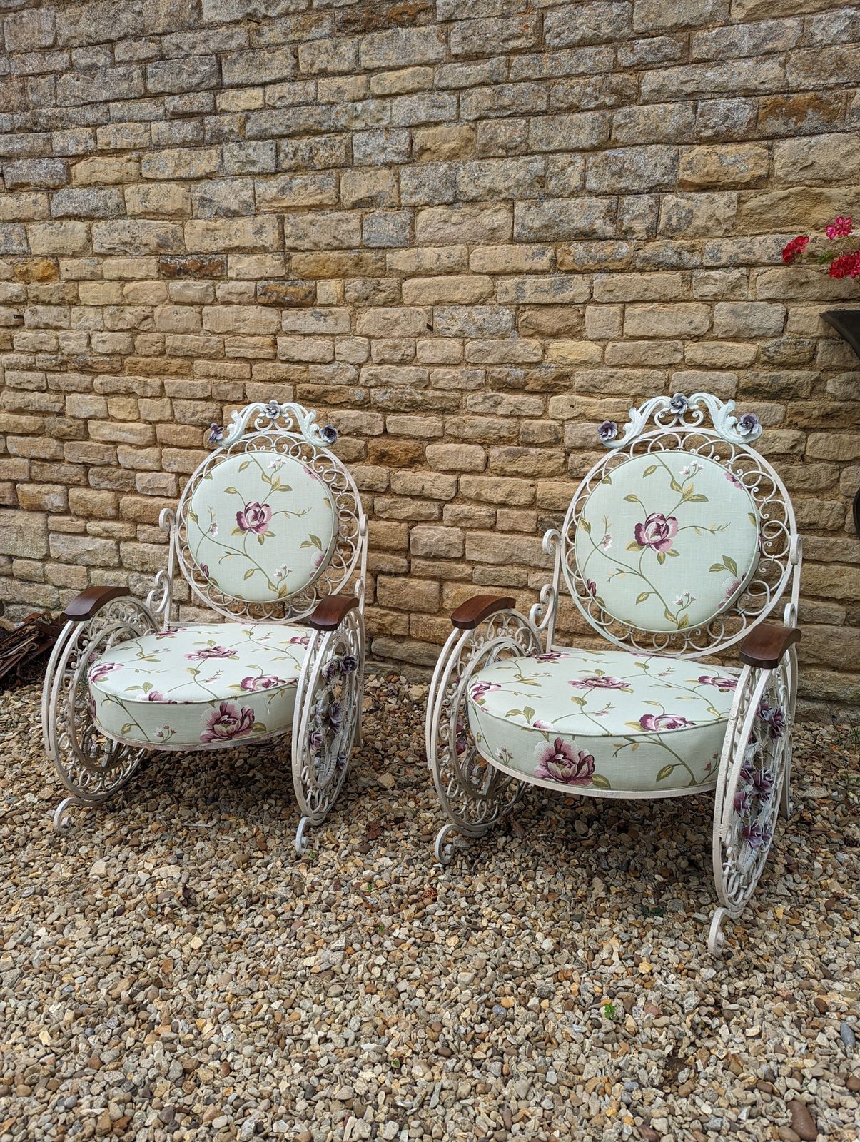 photo furniture Reduced   Pair Of Late 19th Century Fine Wrought Iron Chairs